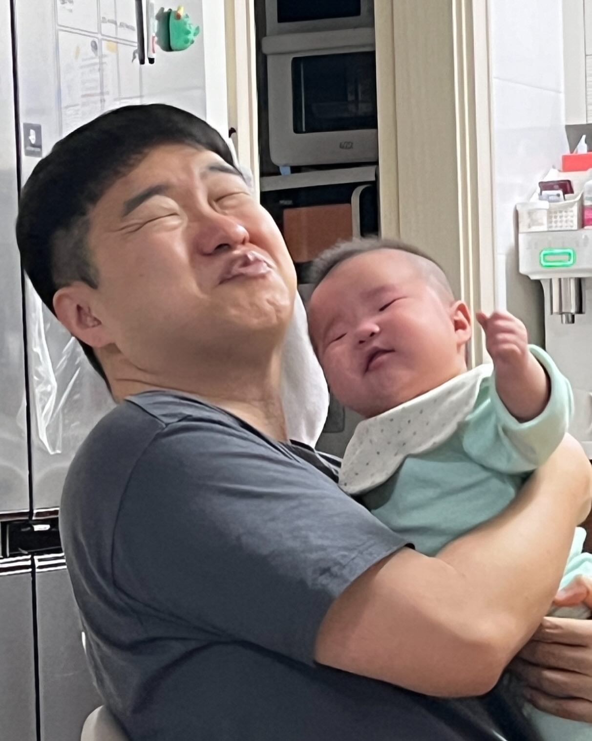 다엘아 아빠 닮으면 안된다!!!

#딸천재 #딸천재아빠 #육아팅 #명절시작