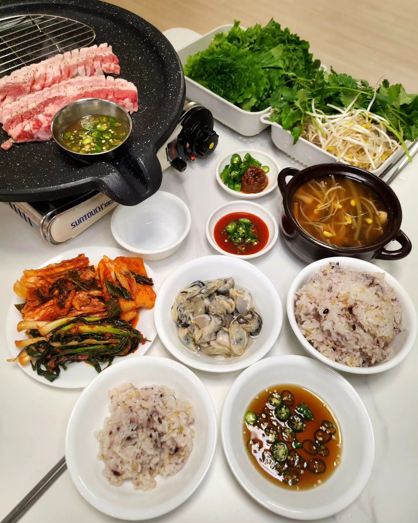 아니... 오늘 남편 한테 들어오는 길에 
#대패삼겹살 사오라고 했그등여?!
얼마전에 어떤 인님 대패 피드 보고 급 땡겨서
숙주랑 같이 볶아 먹다 싶히 하려구요~#🥓

근데 남편이 '대패'는 쏙 빼먹고 걸러 듣고
두툼한 #삼겹살 을 사온거예여...🙄

내가 파워 P지만 먹는게에 있어서는
참 계획적인 편인데...🤨

대패 사오랬더니 왜 대패 안 사왔냐고!

확마~ 대 패버릴라!🤬

.
.
.
.
.
.
.
#집밥#홈쿡#신혼#신혼밥상#저녁밥상#신혼저녁밥상#홈술#노동주#안주#술상#맛스타그램#쿡스타그램#먹스타그램#가정식#자취요리#선팔맞팔#먹팔환영