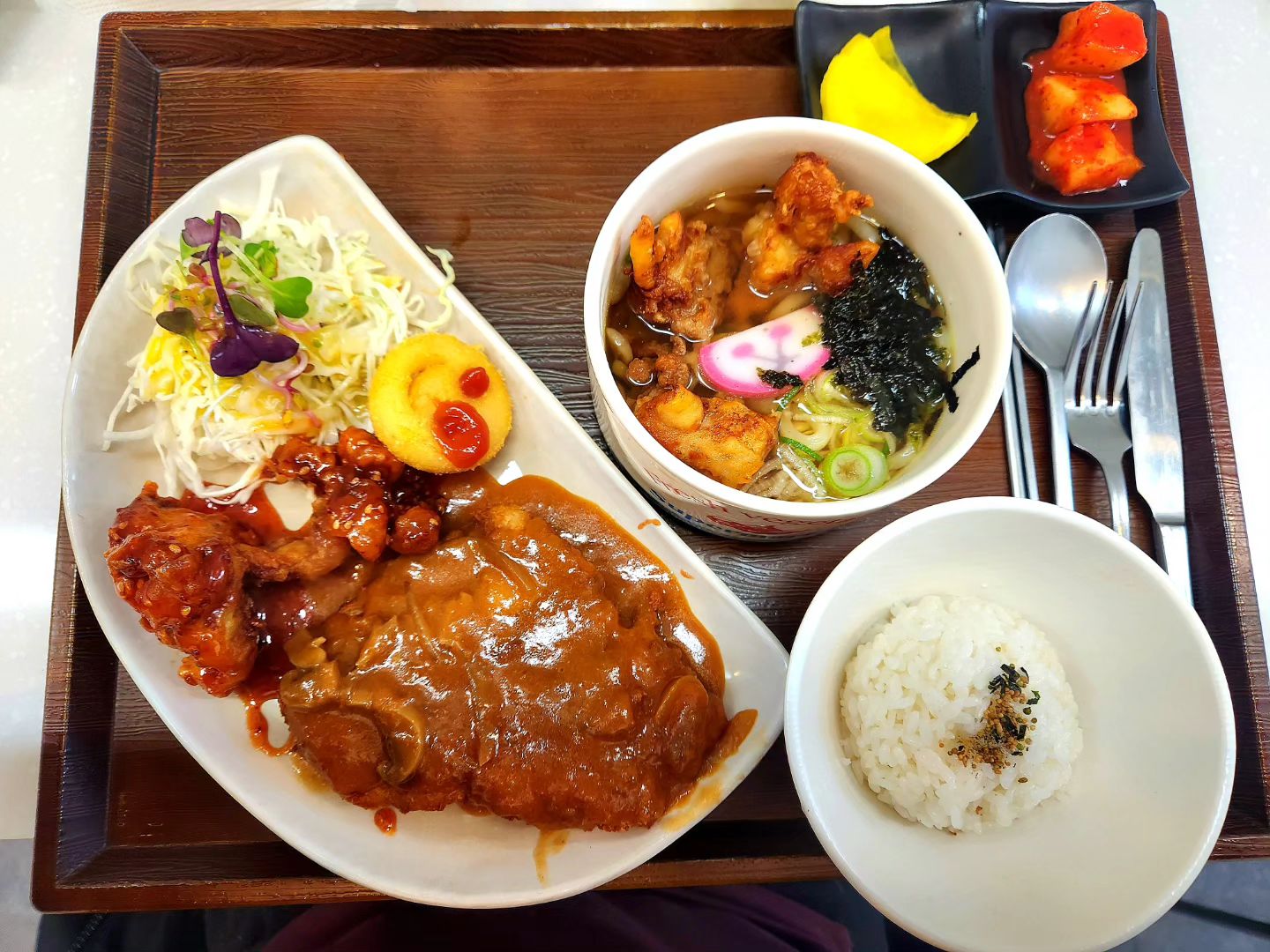 나의 빠른저녁은 성공적이였다ㅎㅎ
ㆍ
ㆍ
ㆍ
#광교 #혼밥 #돈까스 #존맛 #수원 #저녁 #맛집 #선팔 #좋아요 #추천 #팔로우 #맞팔 #저메추 #일상 #일상생활 #데일리