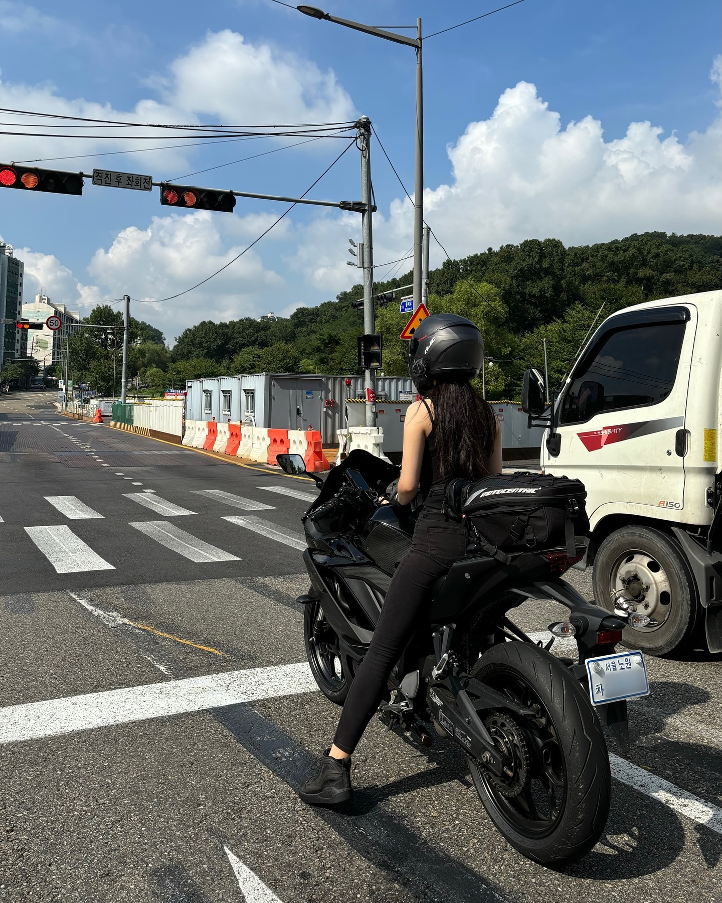 뜨겁다 뜨거버🔥

𝟏
🅽
𝟐
𝟑
𝟒
𝟓
𝟔

📸 : ksanamita 

#yamaha #r3 #321cc #motorcycle #bike #바이크 #바이크스타그램 #바린이 #여라 #hjc #dainese #다이네즈