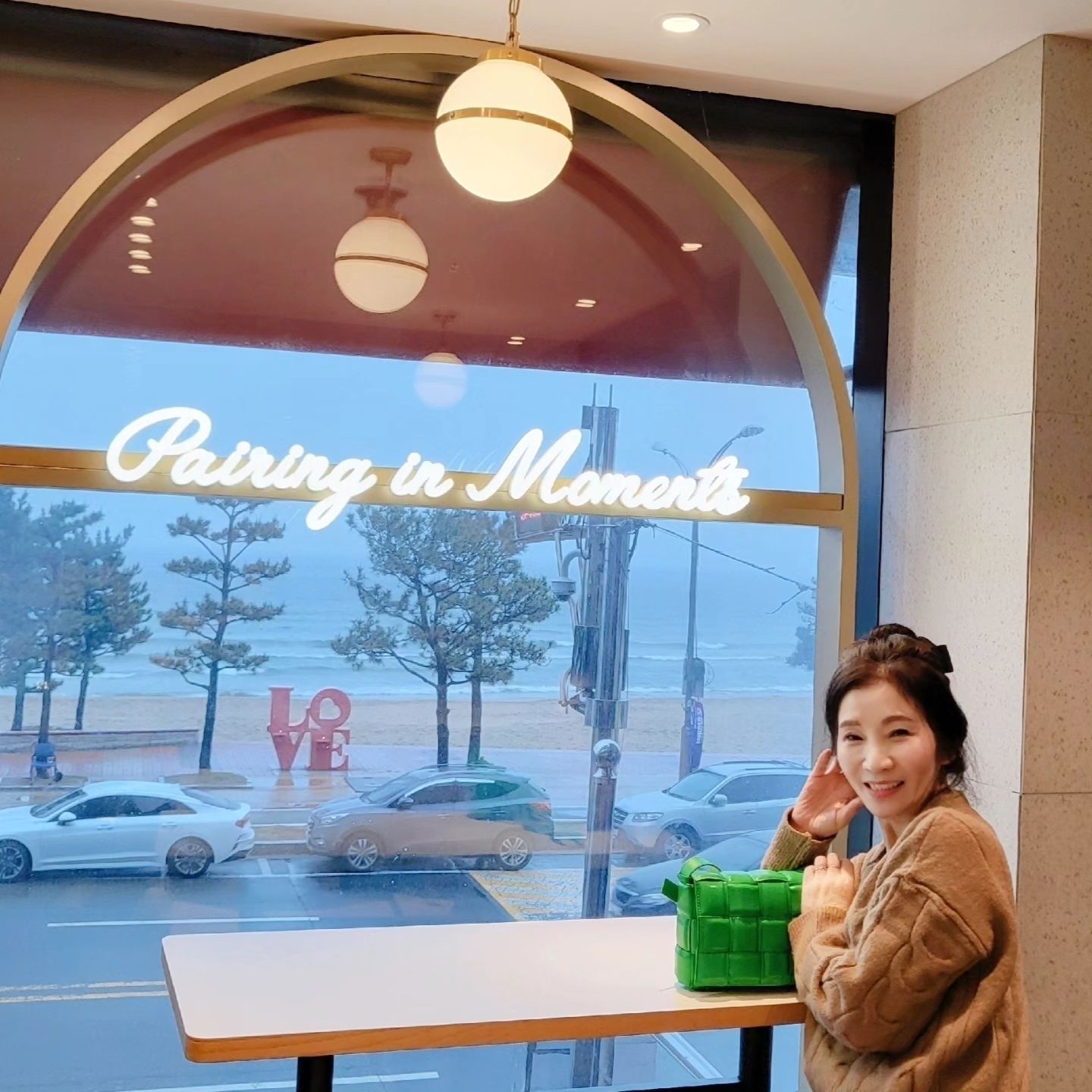 #우리엄마
ㅡ
허리삐끗이슈 딸래미 
뒤치닥거리 해주러 날아오심
60대중에 젤 이뿐 사람💙
ㅡ
울엄마 어떤데
ㅡ