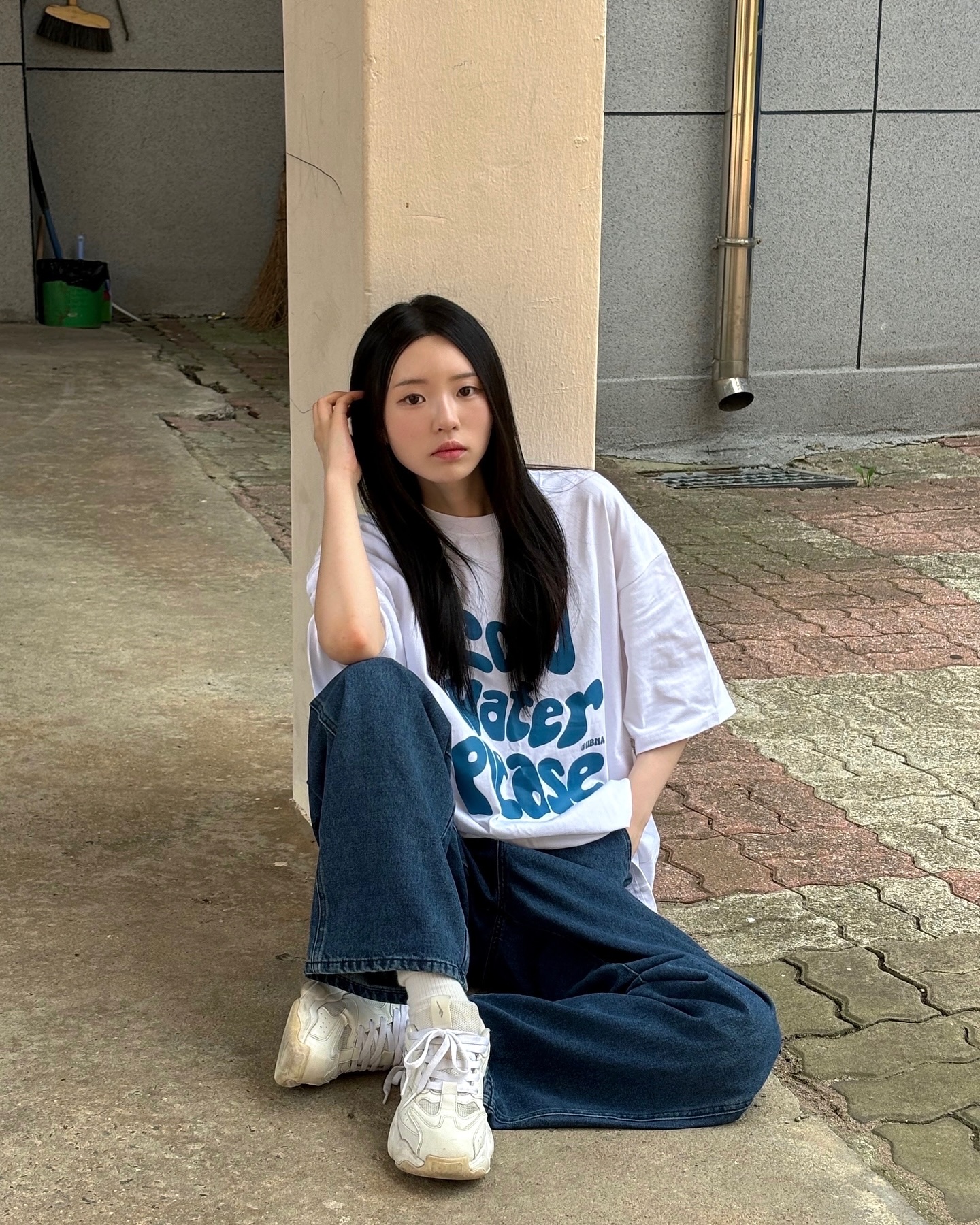 유니크한 반팔티에 청바지 조합 아주 그냥 찰떡이세요 ദ്ദിᵔ∇ᵔ 

#어반에이지 #urbanage #어반에이지_서포터즈 #어반에이지_coldwaterplz오버반팔 #무신사 #무신사스냅크루 #반팔티 #여름코디