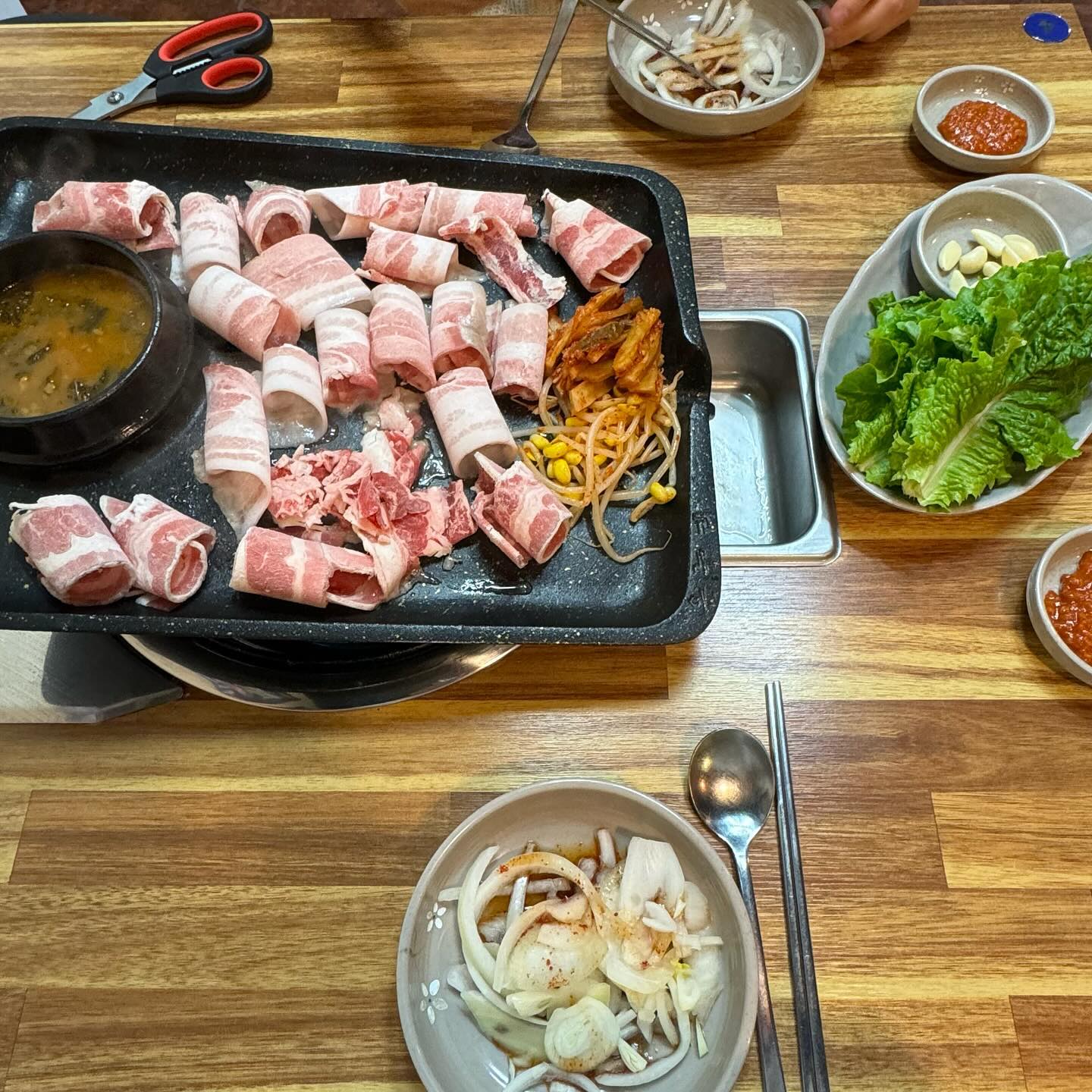 #광고 #협찬

📍 광주 북구 오산정길19번길 24 
✨ 16:30 - 22:00 (매주 일요일 정기휴무)

이번에 이벤트 당첨되어서 오치동에 있는 #무한리필대패삼겹살 에 다녀왔어요!!😊

사장님, 직원분 정말 친절하셔서 좋았구요!
무엇보다 대패삼겹, 차돌박이는 무한리필로 계속 먹을 수 있어서 좋었고, 반찬과 쌈도 셀프로 원하는 만큼 가져다 먹을 수 있어서 더 좋았어요!!!🫶🏻
계란찜도 정말 부드럽고 맛있고 마무리로 돌판볶음밥 까지 먹어주면 최고입니다!!👍🏻👍🏻

#광주맛집 #고기맛집 #무한리필 #오치동맛집 #광주맛집추천 #고기맛집추천 #jmt #jmtgr #food #먹방 #먹스타그램