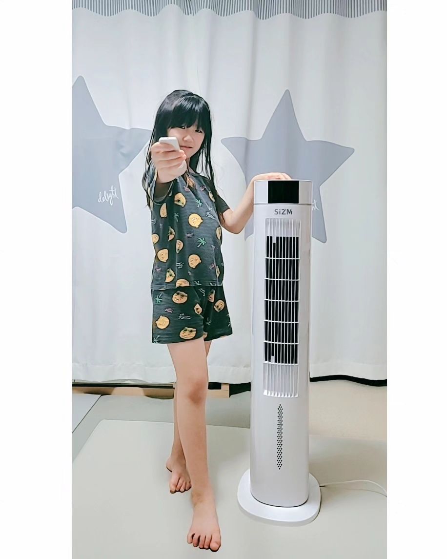 #협찬

올 여름은 또 얼마나 더우려고...
벌써부터 낮엔 푹푹찌는듯한 느낌이
미리 준비하는 여름준비!
선풍기+냉풍기 모드로
시원함은 기본이고 실용성까지 겸비

최대 10m거리까지 파워 풍량으로
타워형 냉풍기 하나로 집안곳곳이 시원
차원이 다른 시원한 바람
2in1 냉풍과 선풍모드
47w 초절전을 자랑하는 파워냉방

아이스팩 넣고 얼음까지 빵빵하게 넣으니
정말 시원한 바람을 만날 수 있더라구요.
올 여름 무더위 준비완료!
 
 
 
 
 
 
 
 
구매는 여기로
https://smartstore.naver.com/benigth/products/10108560168
 
 
 
#냉풍기 #냉방기 #에어컨선풍기 #에어쿨러 #타워형냉풍기 #가정용 #초전력W #전기세 #냉선풍기가동시에 #얼음선풍기 #아이스팩선풍기 #여름준비 #여름필수템
