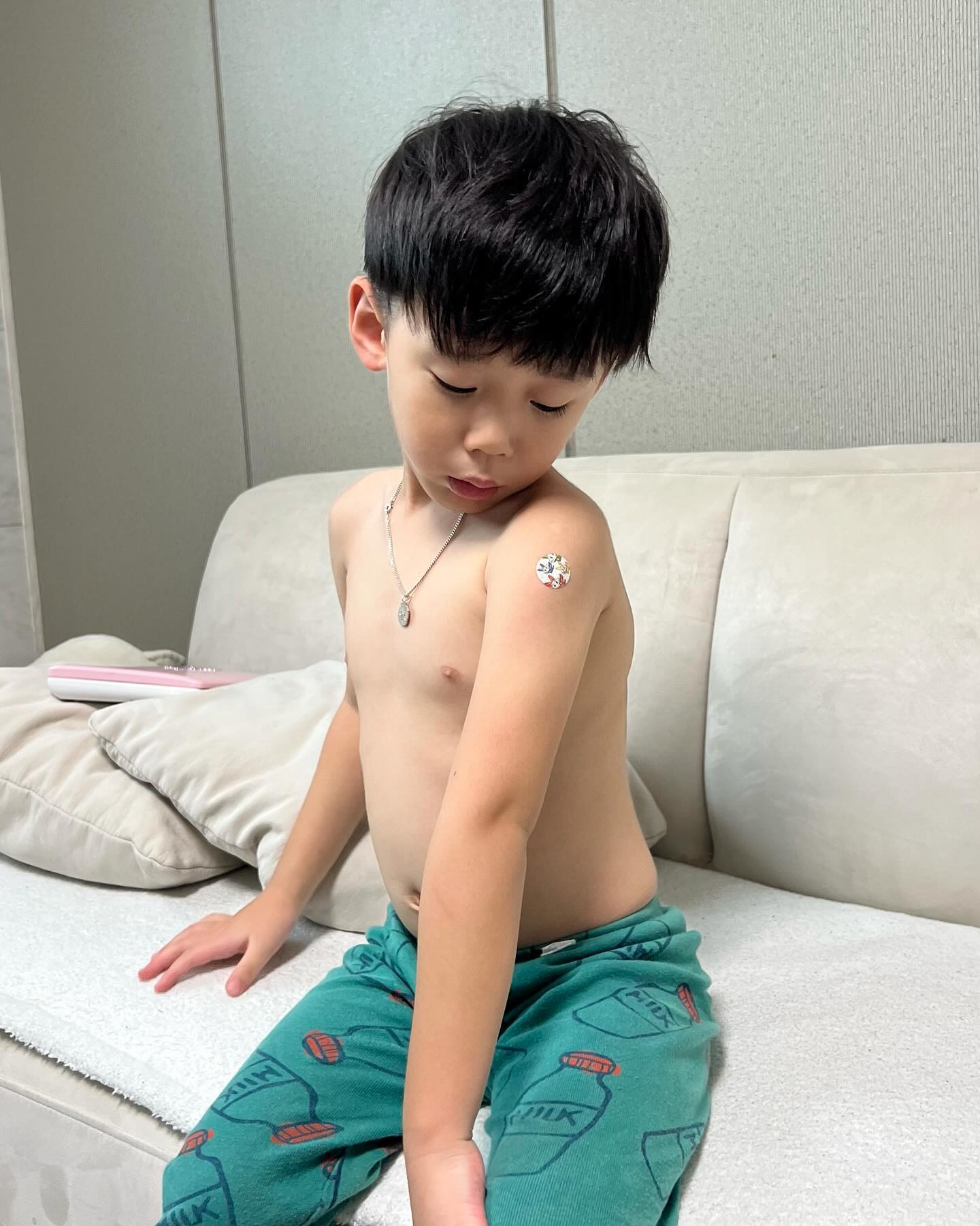 .
독감주사 맞아도
안울었다고
자랑중 🤭

#상남자등극