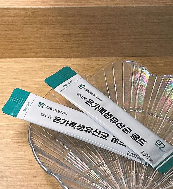 @lymymi_xx on Instagram: "#협찬#광고 대웅제약의 자회사 대웅생명과학의 <헬스온 온가족생유산균 골드> 장 부착능이 우수한 유산균이 포함된 보장균수 1억, 그리고 17종 프로바이오틱스, 모유 유