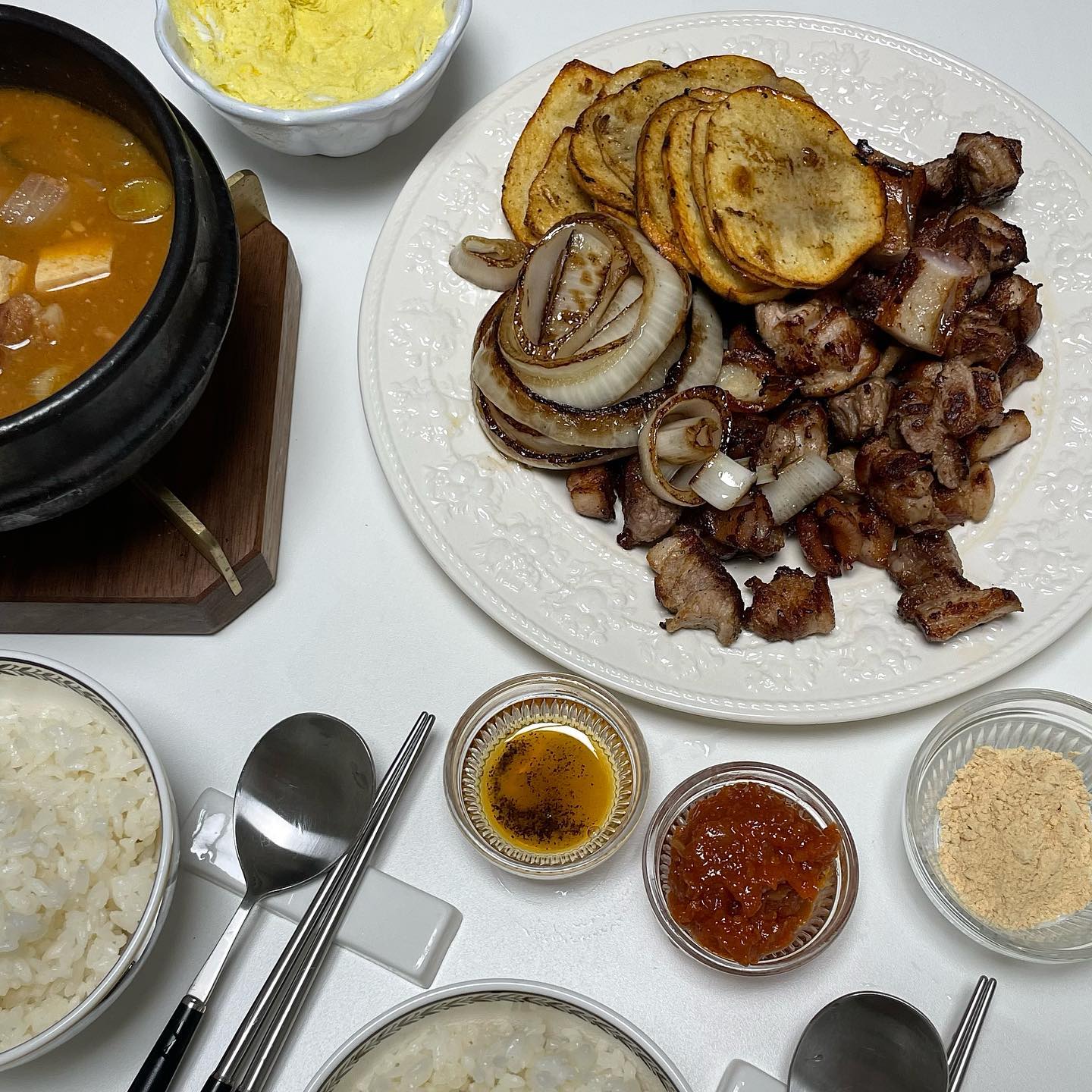 밀린집밥 기록💛
화요일 저녁 #삼겹살
#된장찌개 🍲
