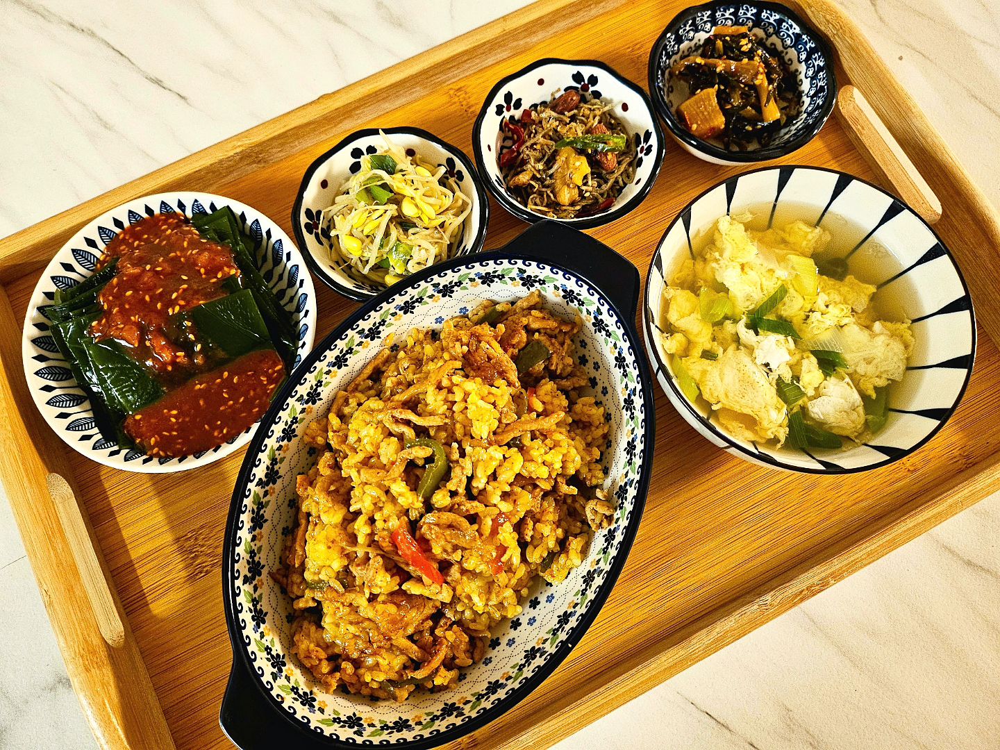 🍽

어제 고추잡채해먹고 남은게 있어서
밥넣고 볶았더니
오잉? 더 맛있네???🫢

밑반찬 할 때가 되었는데
무슨 반찬을 해야하나~~~~

#밥상스타그램 #밥상 #반찬메뉴 #오늘뭐먹지 #오늘의메뉴 #저녁밥 #저녁밥상 #저녁메뉴 #hoomkooking #koreanfood #고추잡채볶음밥 #계란국 #쌈다시마 #콩나물무침 #멸치견과류볶음 #김치지짐