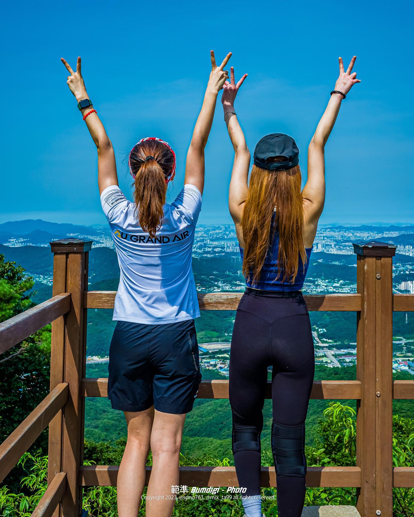 ✌🏻

비 온다고 해서 걱정했는데
이렇게 선명하고 좋을수가
예쁜 사진까지 남기고 왔다

쁘이!!!!

📸 spno763 

#등산 #등산스타그램 #검단산 #하남등산 #여름등산 #운동하는여자 #등산하는여자