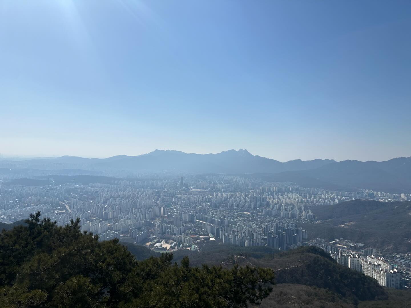 두 번째 등산한 불암산⛰️
이러다 매주 토요일마다
산에 가고 싶어질듯🤔
갈 땐 왜 이 고생을 하고있지 하다가
정상 가까이 오면 이 맛에 등산하지🥾
이젠 옷도 신발도 등산용 사고 싶어지네🤗