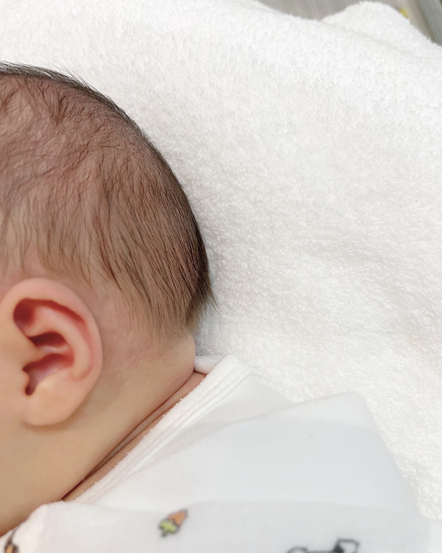 조산기 이슈로 대학병원으로 넘어가며 조리원을 급하게 다시 알아봤는데, 서비스도 좋고 프로그램이 다양해 심심할 틈이 없었던 산후조리원🫶🏻 무엇보다 밥이 맛있어서 맨날 순삭함 ㅎ
신생아실 선생님들도 친절하시구, 아기 예뻐해주시는게 보여서 신뢰가 가더라구요.
그리고 초보 엄마라 모르는게 많은데 선생님들께 조금씩 배워가는 중이에요!
어제는 처음으로 동글이 재우기 성공했지 몹니까..? 제 손목은 다 나갔지만요🥲.. 곧 집으로 가는데 너무 긴장되네요 허허

#수원제일 #수원제일산후조리원 #수원제일조리원 #수원제일산부인과