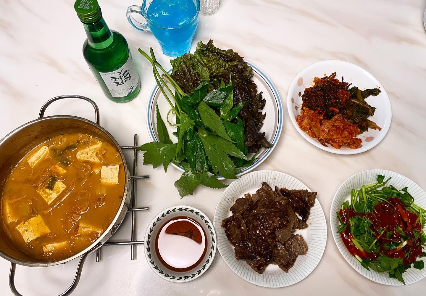 👍👍롯데마트 미국산 소고기 50% 세일중 👍👍

📌 어제의 안주

✔️소고기
✔️김치청국장
✔️미나리초무침
✔️각종김치 (고들빼기. 갓김치, 배추김치)
✔️쌈채소
✔️참소스

📌 Yesterday‘s snack

✔️ Beef
✔ Kimchi Cheonggukjang 
✔️ Water Parsley Salad
✔ Various kinds of kimchi
 (godeulppaegi,gatgimchi,napa cabbage kimchi)
✔️ wrap vegetables
✔️ Cham sauce

🔥🔥롯데마트는 18일부터 24일까지 1주간, 올해 처음이자 마지막으로 미국산 소고기 전품목을 행사 카드 결제 시 50% 할인 판매 하고 있어용👊👊🔥🔥

#오늘의메뉴 #안주추천 #집밥 #집밥스타그램 #먹스타그램 #소고기 #청국장  #먹팔맞팔 #롯데마트 #이마트 #대형마트세일 #마트할인 #할인이벤트 #고기세일 #세일중 #소통스타그램  #소통은댓글 #먹스타 #먹팔 #飲食日記 #yummyfoods #mukstagram #koreafood #koreanstyle #koreatravel #beatsforsale