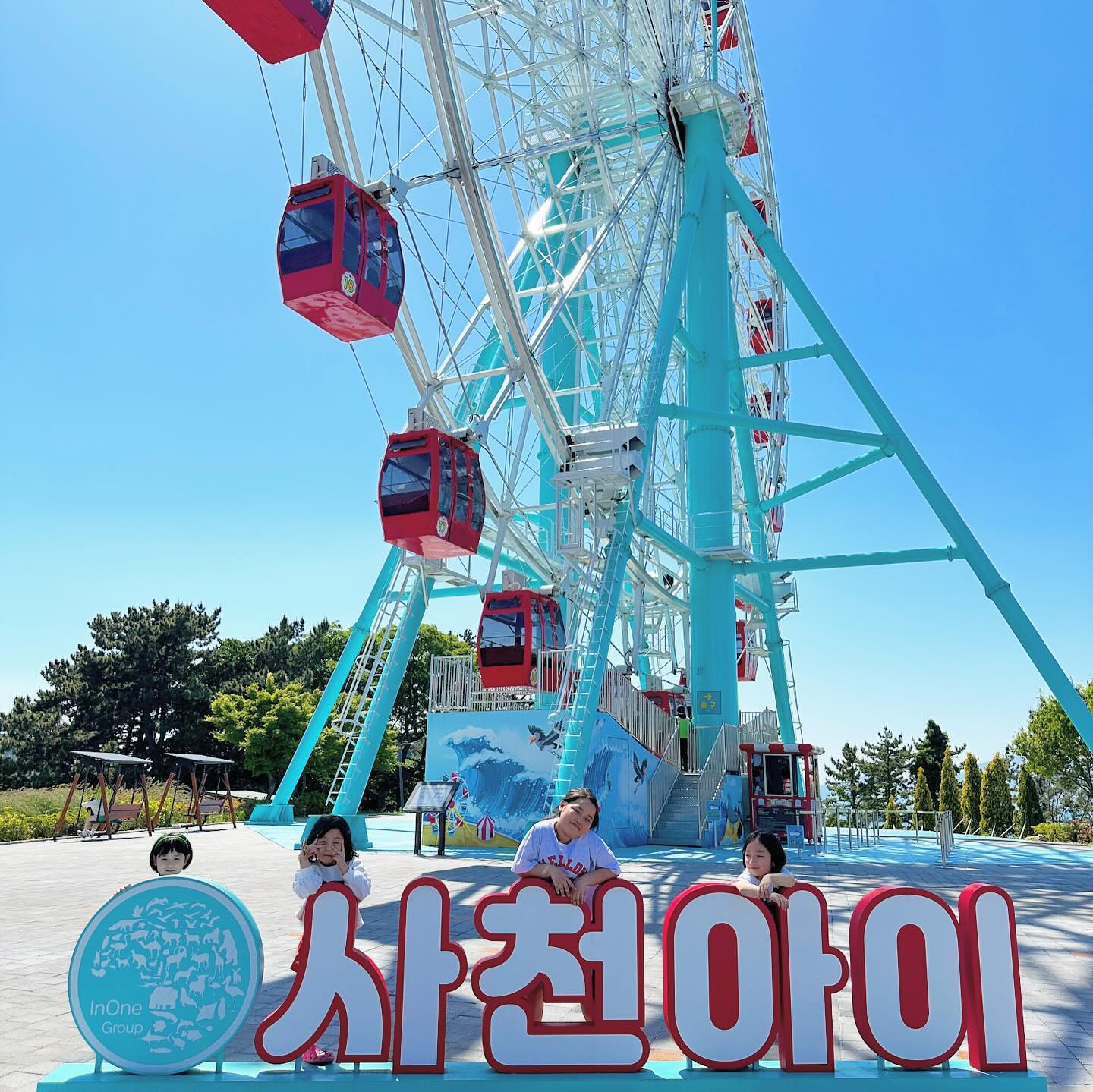 🩵
아쿠아리움부터 동물원, 놀이기구까지 
다 뿌시고 집으로🚗
놀이방 식당에서 저녁먹고 집에 간건 안비미루😮‍💨
-
#주말 
#사천여행 
#아라마루