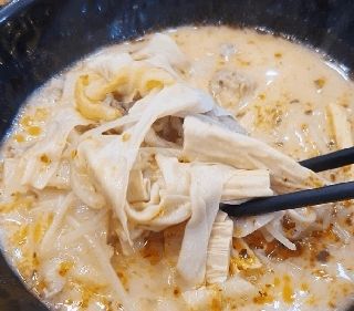 남편이랑 마라가 너무먹고싶어서
#무실동맛집 
#태향원마라탕마라샹궈  달려감
여전히 맛있고 미니꿔바로우가있어 부담없이 꿔바로우도 먹을 수있닷
마라는 역시 1인1그릇이지!
어린 손님들을 응대하는 사장님 모습에 감동
근래에 보기 드믄 친절한 직원과 사장님!
#무실동마라탕 #원주마라탕 #원주꿔바로우 #무실동꿔바로우