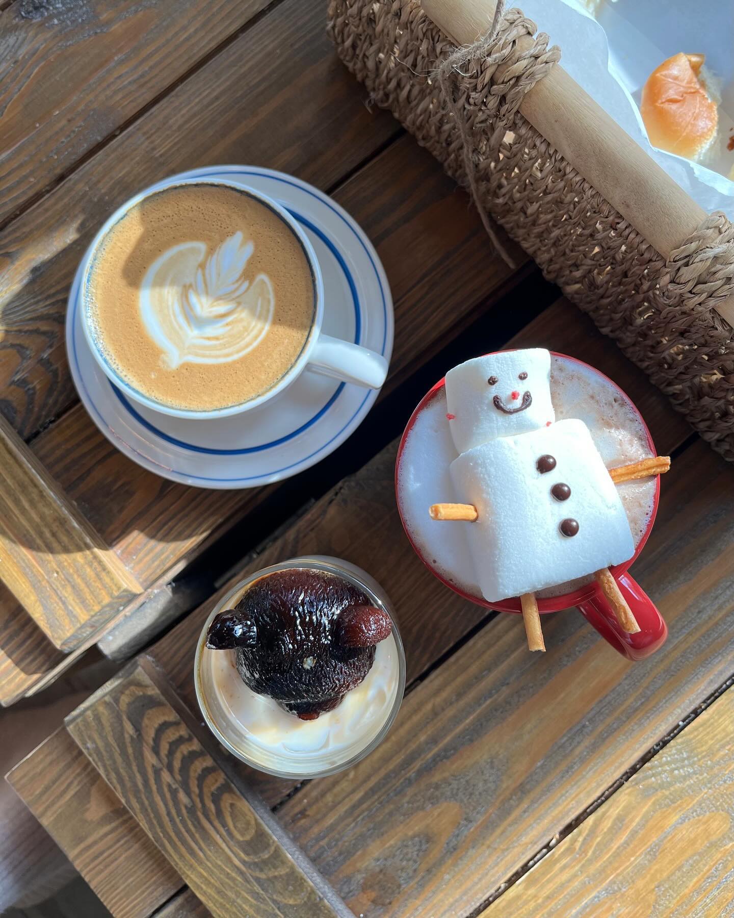 -
언남고 코딱지들 #영종도나들이 ☃️

#바다앞농장 #곰돌이연유라떼 #자연도소금빵
#연말파티 #유부녀들사이에서 #나는솔로