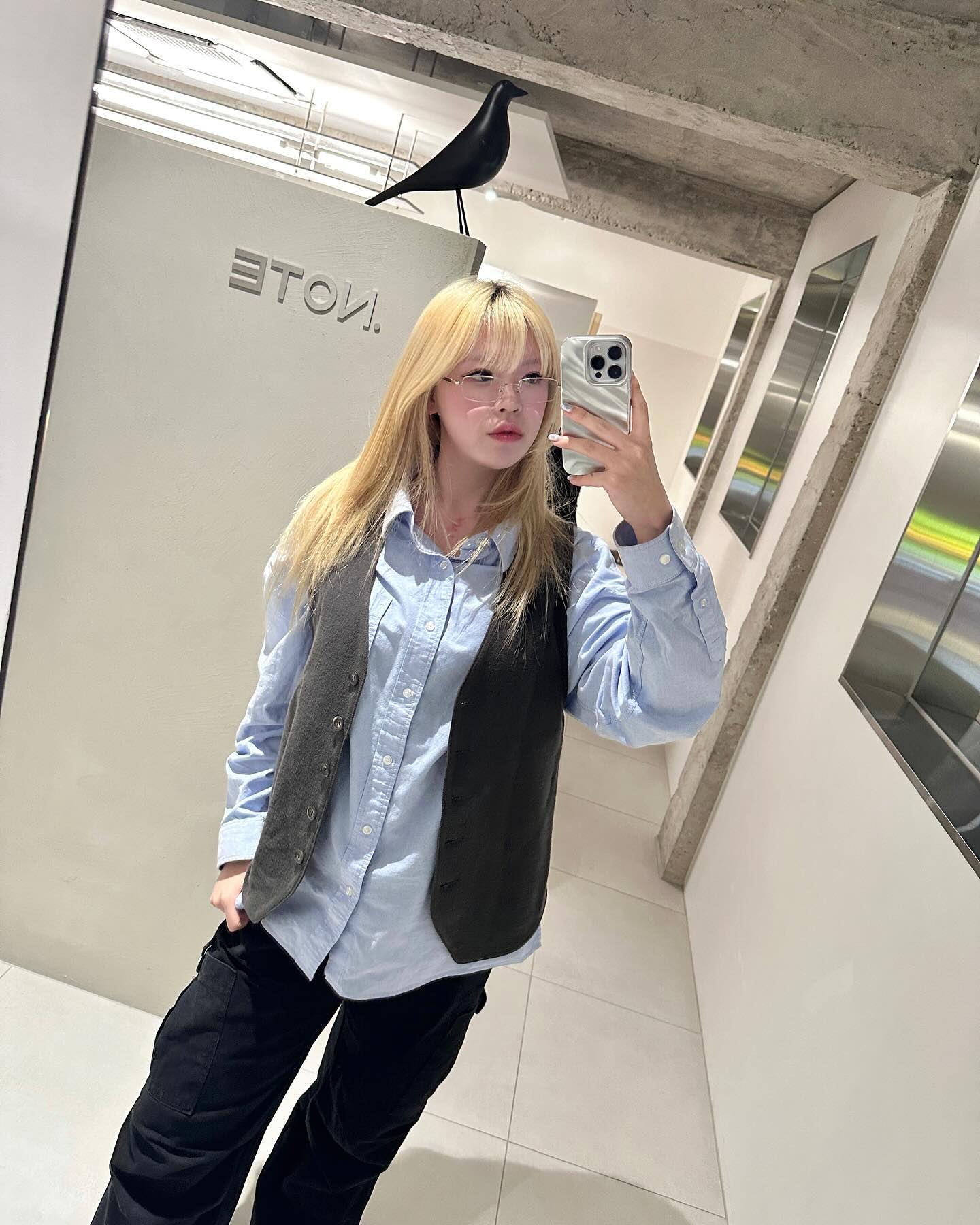 생일선물로 향수 만들기 클래스 체험했다!!
좋은 추억 만들어준 q_____na 넘 고마오,,,
상큼 달달한 향으로 만들어서 wink(😉)로 지었는데 .. 내 맘에 안듬 큰일남

.

.

#향수만들기 #향수클래스 #향수만들기체험 #향수원데이클래스 #성수 #성수동 #성수동원데이클래스 #성수원데이클래스 #닷노트 #성수데이트 #성수동데이트 #프라이빗향수클래스 #패션계정 #패션소통 #패션계정맞팔 #패션계정소통 #데일리룩 #데일리패션 #데일리코디 #dailyfashion #ootd #좋테반사 #좋반테러