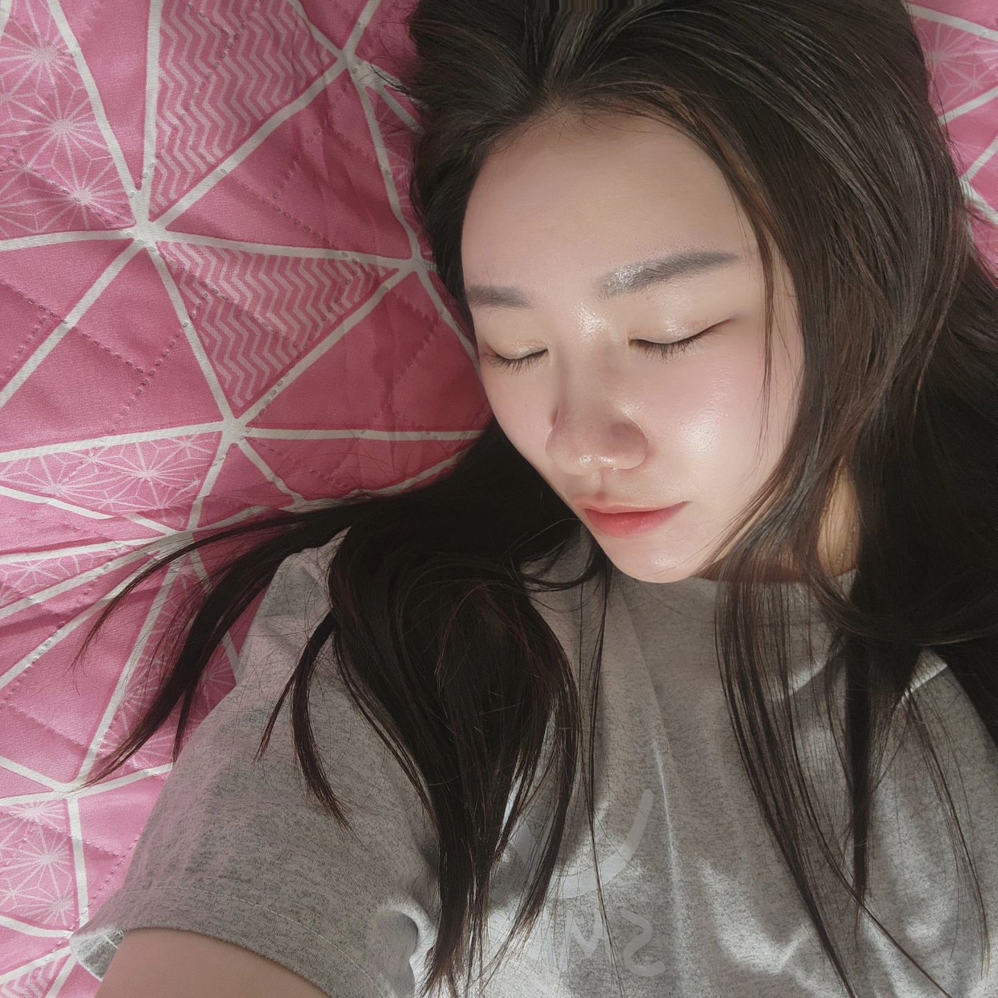 #광고 #곰표한일전기요 

후끈한 여름이 지나가는 계절
미리 준비하는 겨울나기 필수템 전기매트!
저는 곰표한일 무자계 전자파 안심 전기요로 준비했어요.

TP원단으로 촉감이 좋고 보온성이 뛰어나
오래도록 따뜻함이 유지되니까 이불 밖은 위험할 예정 😖

인체 맞춤 스마트 숙면 시스템과 9가지 안전제어 시스템으로
화상, 화재로부터 안전하게 꿀잠을 잘 수 있답니다.

무자계 열선으로 전자파로부터 안전하고
전기세 걱정도 없어서 올겨울은 따뜻한 겨울나기 완전 가능이죠?

inoqarden 

#곰표한일전자 #전기요 #캠핑전기요 #차박전기매트 #전자파없는전기매트 #겨울준비