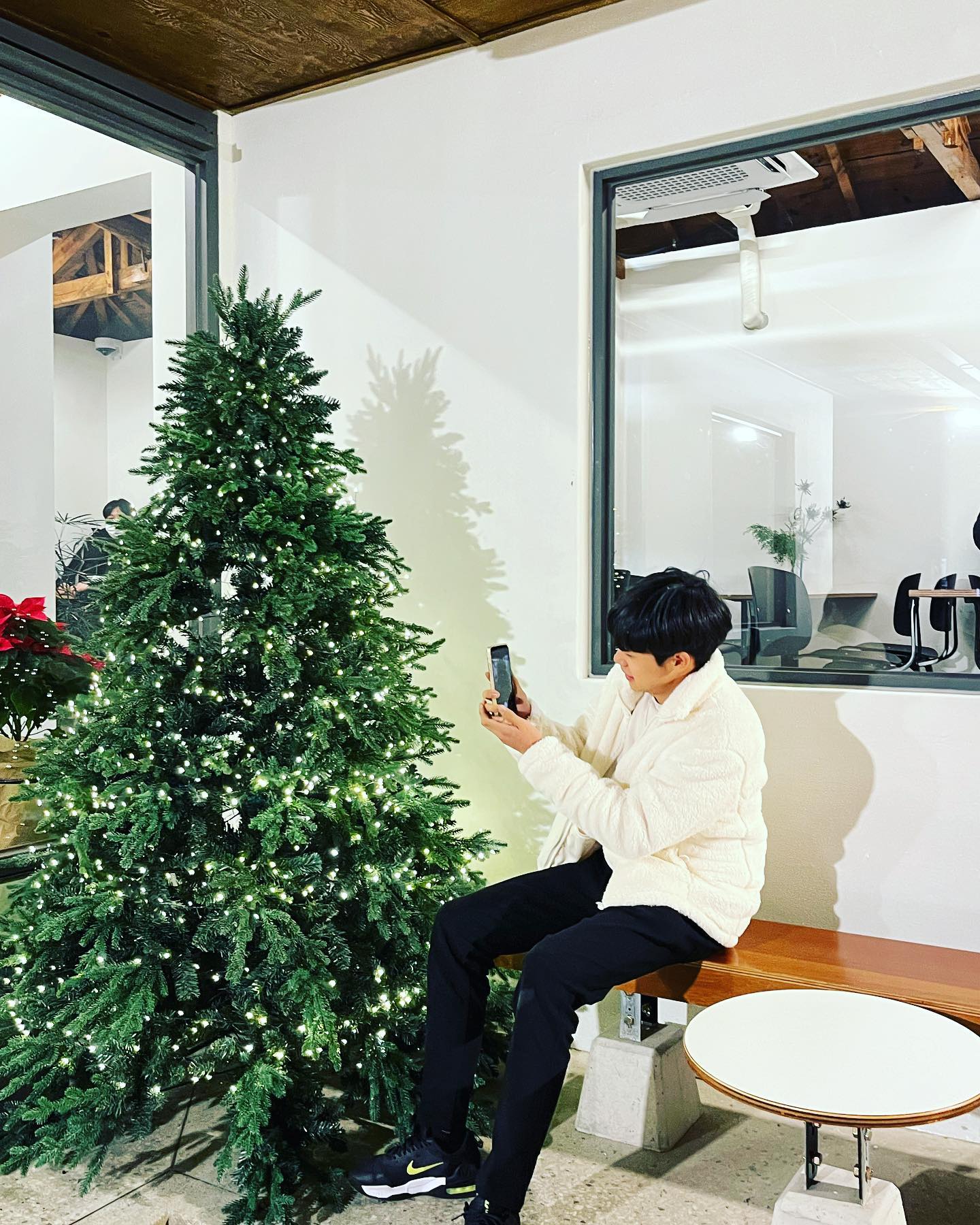 조금 늦었지만 트리사진🎄
-
-
-
-
-
#샬로우커피 #황리단길 #보문단지맛집 #투썸 #투썸플레이스 #분위기 #분위기좋은카페 #맛집 #맛집추천 #크리스마스 #트리 #추천 #좋아요 #맛팔 #팔로우 #07 #04