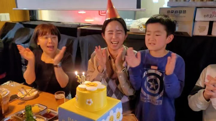 생일이 설날과 겹쳐버린 안쓰러운 날 위한 육남매의 생일주간 스타트파티
좋은 사람들과 함께해서 너무 행복한 시간
너무너무 감사합니다💙❤️😭😭
.
#38세생일 #만나이계산어려움 #그냥난38세 #HBD❤️