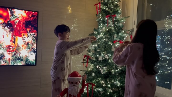#서윤_서후 

트리꾸미는건 늘 즐겁쥬🎄
귀여워 사랑해❤️‍🔥
(포인트는 서후의 귀여운 애교춤 입니닷!😜)

#12월
#벌써연말