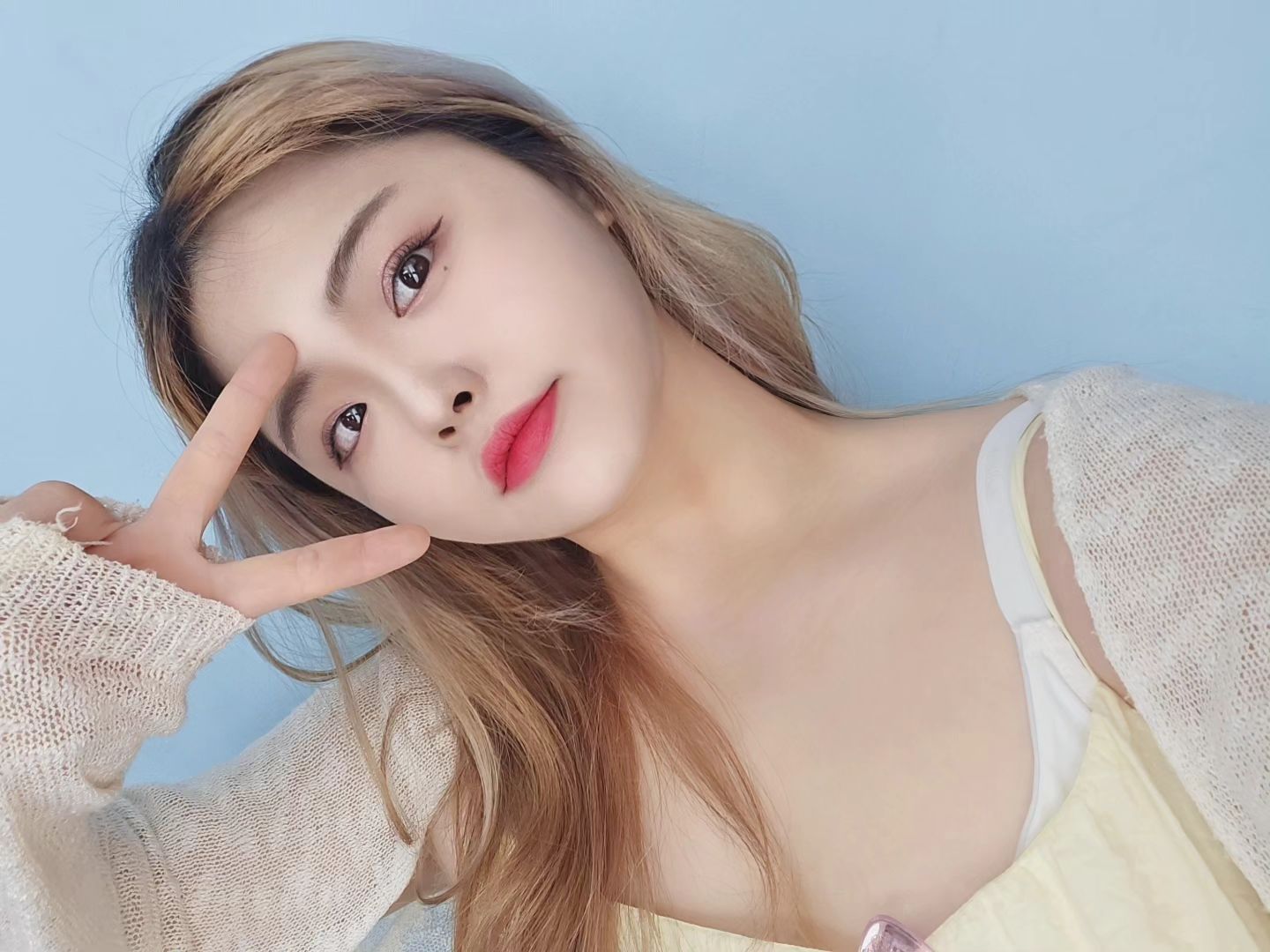 셀카 요로케 찍는거였남?¿
#daily #셀카 #일상 #l4l #likes