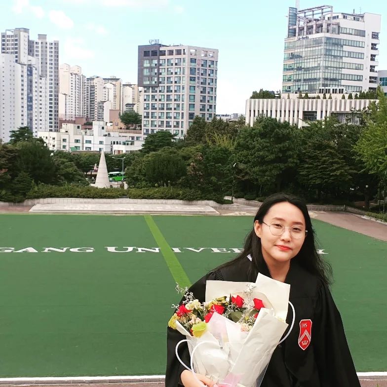 드디어 하계졸업 🎓 학교만 주구장창 다니다가 벗어나니까 감개무량하고 마지막 학기에 열심히 사느라 정신이 하나도 없었는데 기분이 좋네요✌ 가족들 고마버용 특히 울 workerex 고생 많으셨습니다