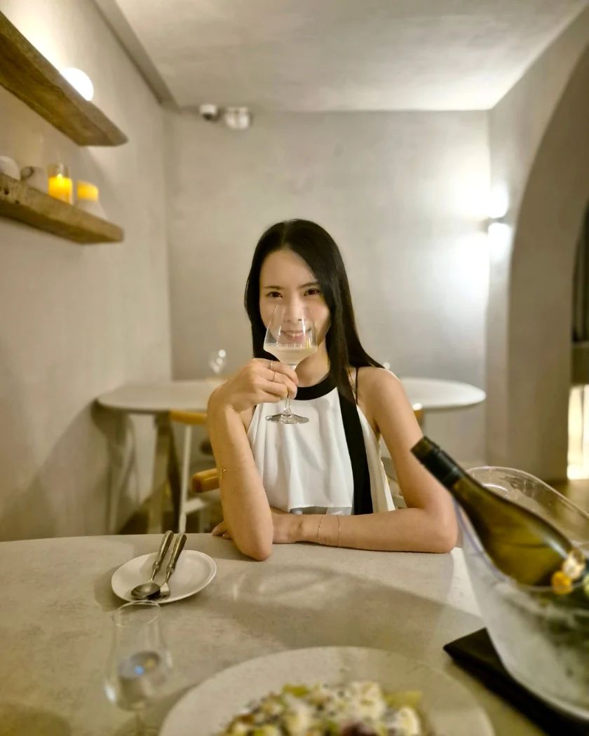 🍾

나 신났네.
오랜만의 알콜.🥗🥂

#와인 #셀피 #selfie #winebar