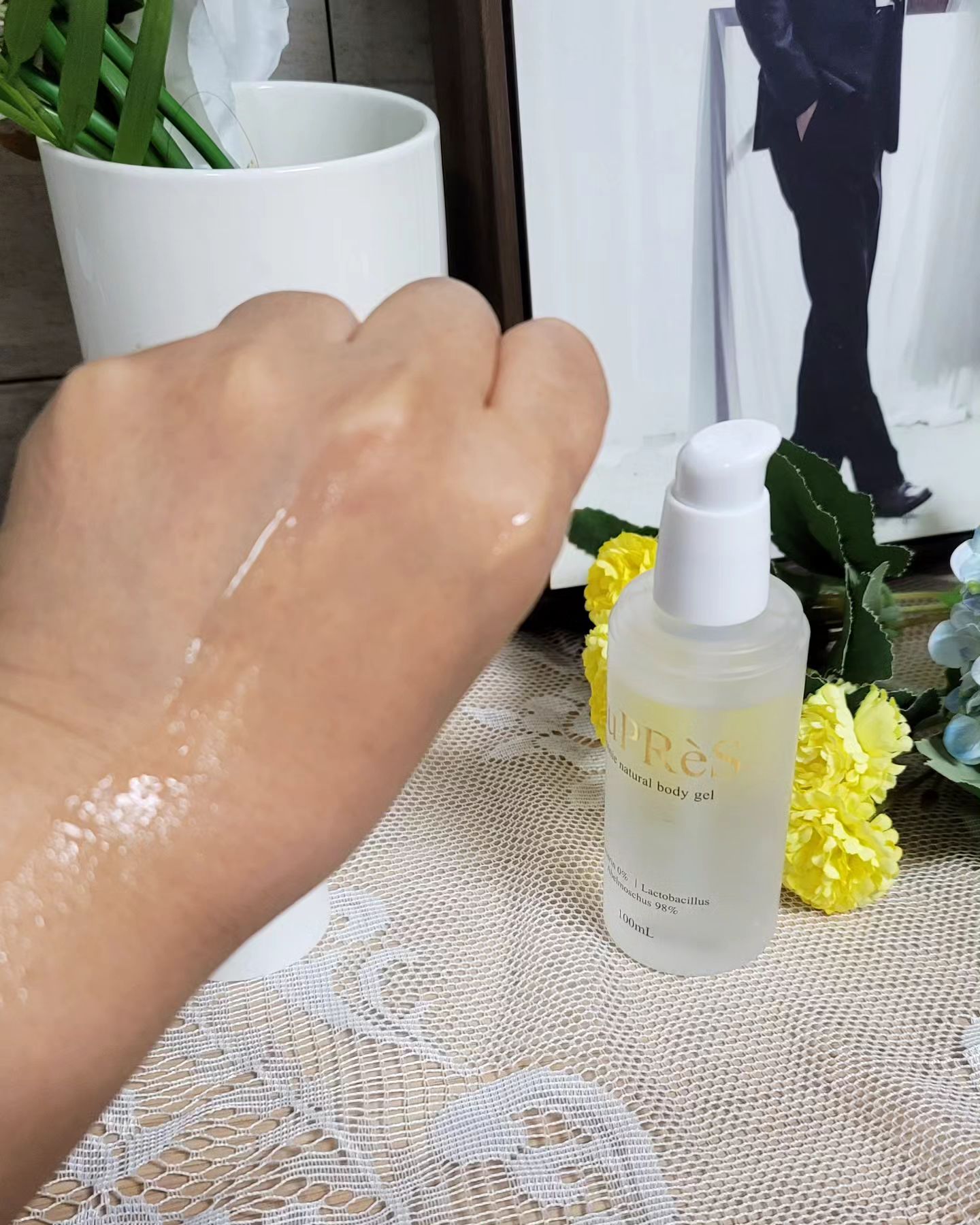 겨울철이 되니 건조함이 정말 장난아니게 심한데요. 특히 사무실에서는 다리쪽에 온풍기를 틀고있다보니 발목이나 장단지는 건조함이 더욱 심해서 가려움도 심해지는데요.
자극없고 순한 제품을 찾다 선택한 오프레 제니 마사지젤은 식물유래성분이 98%나 들어가 있는 무자극 무첨가 제품인데요.
화이트한 패키지에 작고 컴팩트한 사이즈라 들고다니기에도 딱 좋은데요. 
뚜껑을 열면 보시는것처럼 펑핑형이라 원하는 만큼 깔끔하게 덜어 사용하기 딱 좋구요. 젤형이지만 끈적임이나 잔여감이 전혀 없이 피부에 속속 스며드는데요.
바르는 순간 촉촉하게 올라오는 수분감 바른순간만 촉촉한게 아니라 보습력이 좋아서 그런지 수분감이 오래 지속되는것도 너무 마음에 듭니다.

자극적이지 않고 촉촉함이 남다른 오프레제니 바디 마사지젤은 아래 링크에서 구매 가능해요.

https://www.coupang.com/vp/products/7689981529?vendorItemId=87637962934&isAddedCart=

#오프레제니 #러브젤 #러브제리 #마사지젤 #바디젤