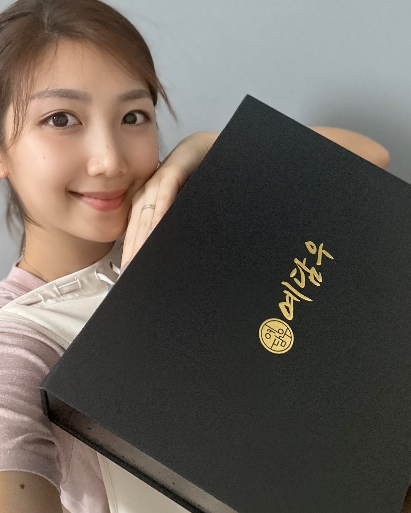 너무 즐거운 여행이었지만 왕복 운전과 풀육아로 약간 너덜너덜한 상태였는데 집에 잘 포장된 #예담우 한우 선물이 와있어서 바로 구워먹고 힘냈다🥹선물하기 너무 좋은 패키지라 추석에 드릴 분 없나 생각해보는 중🤍

#한우 #한우선물세트 #추석선물세트
