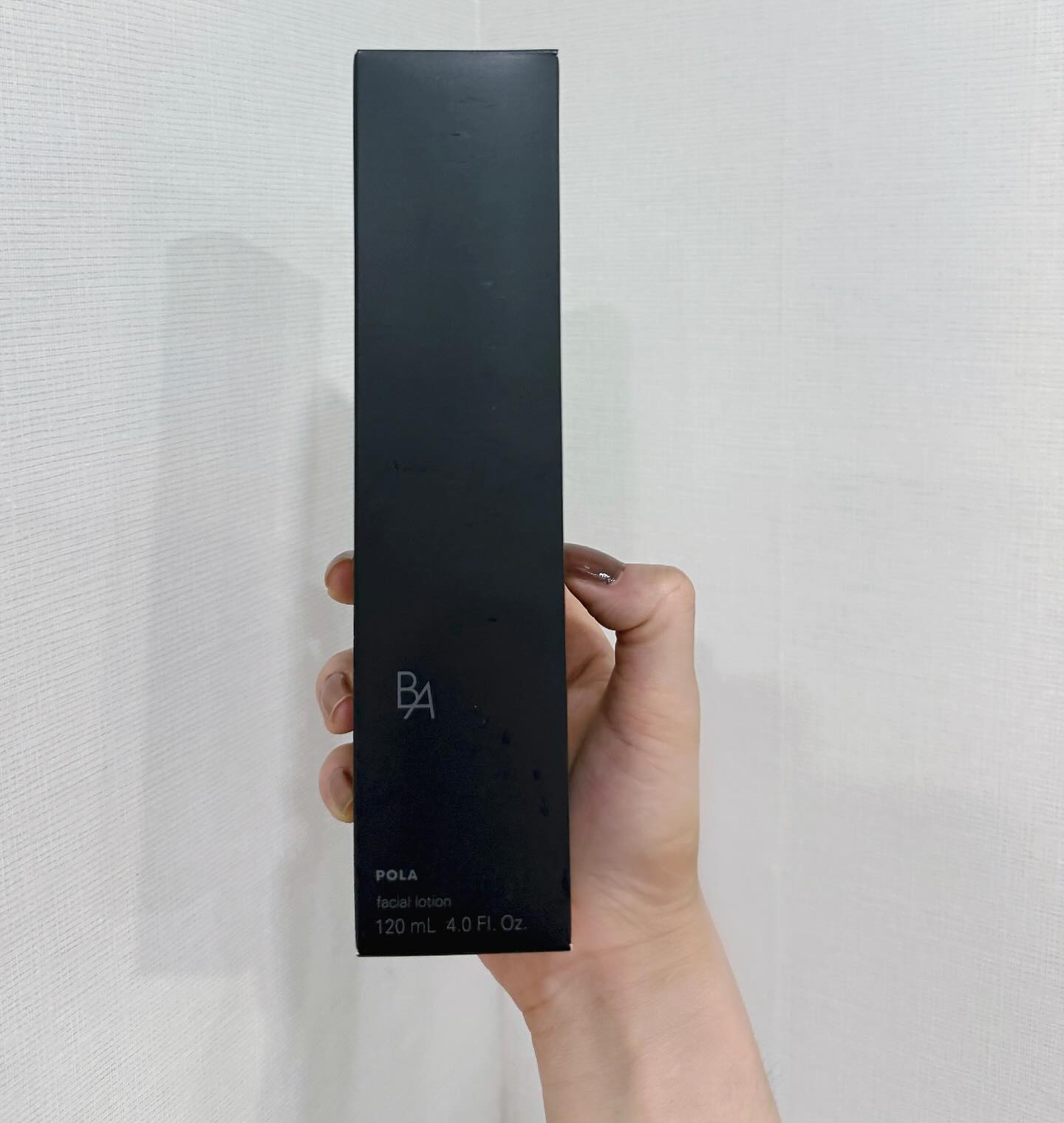 #광고 #POLA #안티글리에센스 #폴라 #항당화케어 #당케어 #탄력에센스 #탄력부스팅 #에이징케어 #안티에이징 #퍼스트에센스 #BA로션 #코덕 #메이크업 

폴라 비에이 로션은 2중 탄력 케어로 피부에 수분과 탄력이 있구요.
노화가 진행될수록 생기는 피부 조직과 당이결합하는 당화 반응에 의해
딱딱해지고 칙칙해지는 피부 노화 억제를 돕는 항당화 케어 효과가 탁월합니다. 그리고 폴라만의 에피볼륨 테크놀로지로 피부 이온 밸런스를 맞춰
워터 에센스가 빠르게 흡수되는 것을 도와 수분감으로 차오르는 피부 상태 선사합니다.