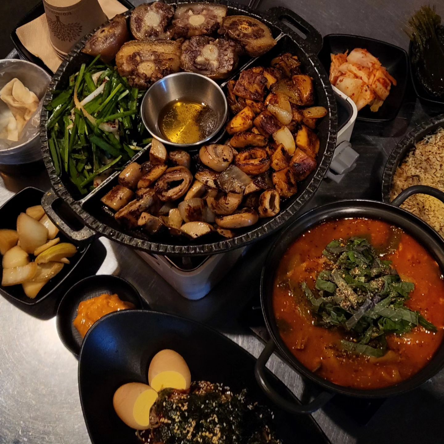 #협찬 #을지로맛집 

내가 너뮤 좋아하는 분위 맛집 🔥
힙지로에 위치하고 있어 교통이 편리하구요~~

보통 다른 막창집과 분위기가 특이하군 ㅋ 유럽의 뒷골목 포차 분위기랄까 ㅋㅋ
다들 만족하는분위기 ㅎㅎ 

재료가 굉장히 신선해서 짱맛집!!
국내산 돼지 특수 부위 종류별로 합리적인 금액에 즐길 수 있어요~

싱싱한 재료, 냄새 없는 막창과 곱창전골, 쉽게 즐기기 힘든 돼지꼬리 구이, 직접 만드는 특제 소스로 아주 별미랍니다. 🐖

착한가격에 술 한잔 곁들여 즐길 수 있는 메뉴구성 칭찬해 🥰
1일 1막창 하구 싶다야~~ 

 eulji1mak

#힙지로데이트 #힙지로맛집 #을지로3가맛집 #을지1막 #막창맛집 #을지로술집 #을지로막창 #종로곱창전골 #을지로곱창전골 #을지로곱창