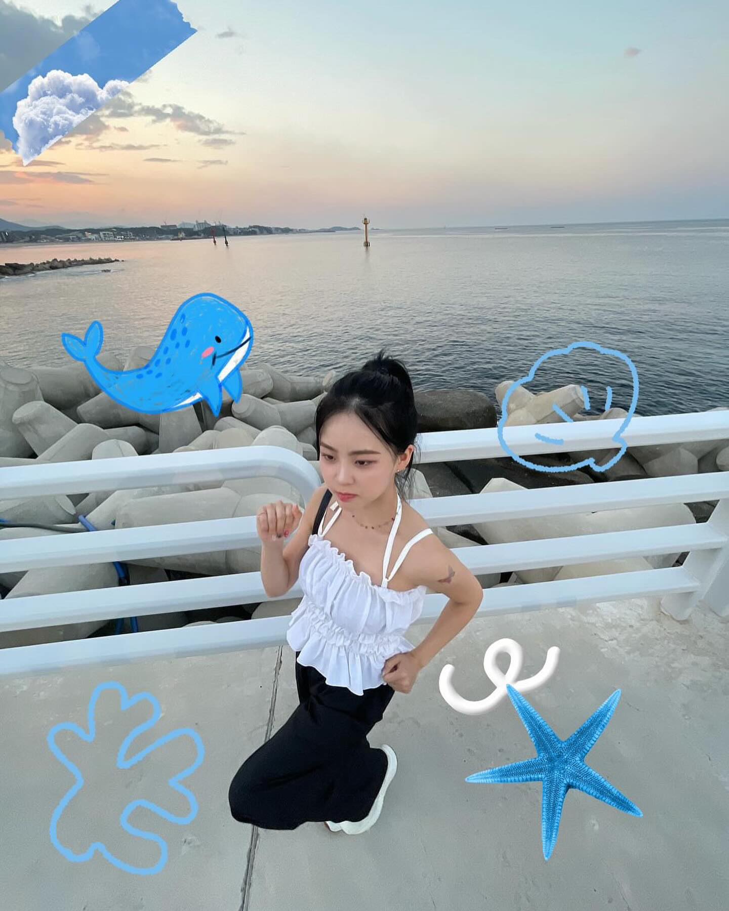 #루루슈 #luluchou 

리본 디테일이랑 셔링 디테일로 포인트 주는 블라우스 🤍

📍 #봉포해수욕장#고성#봉포리