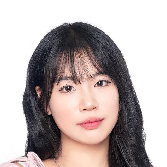 서여정 | 𝐘𝐄𝐎𝐉𝐄𝐎𝐍𝐆 on Instagram: "#협찬 포멀스튜디오 🫧 홍대에서 사진관을 찾고 있다면 여기로 당장 튀어가세요 🫠 사장님도 너무 너무 친절하시고 포즈 각도 다 알려주셔서