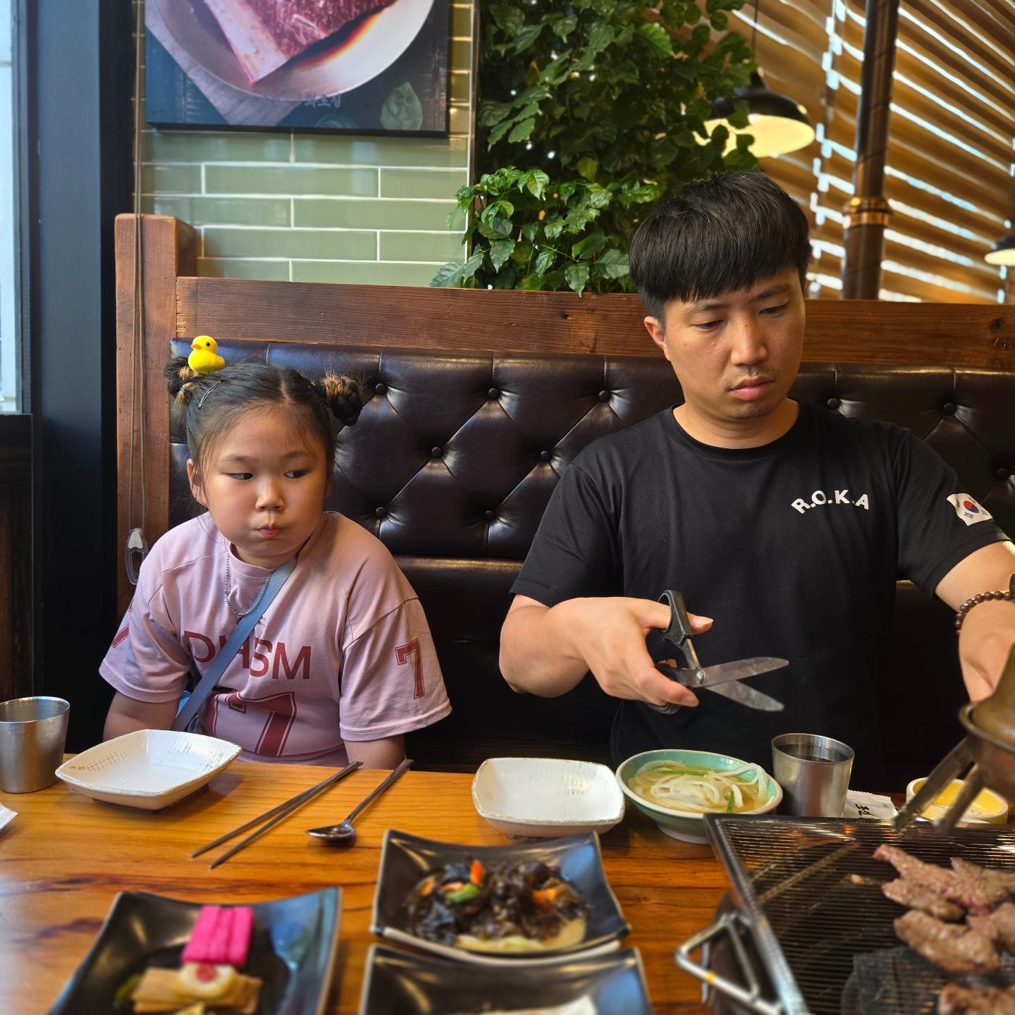 🥩
.
➡️ 조선화로집

또 가고싶은 고기집🥩

육회비빔밥이 참 맛있었다~!

채니도 생각났는지
 육회 비빔밥 먹고 싶다고 말하넹😋

.
#조선화로집#육회비빔밥#고기집#오늘뭐먹지#먹#