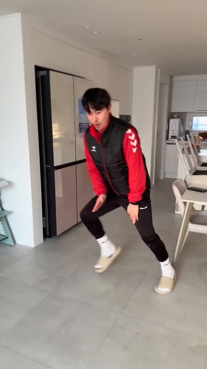 오늘 머리 헤딩잘하게 생겼네... ㅠ
#채근부부