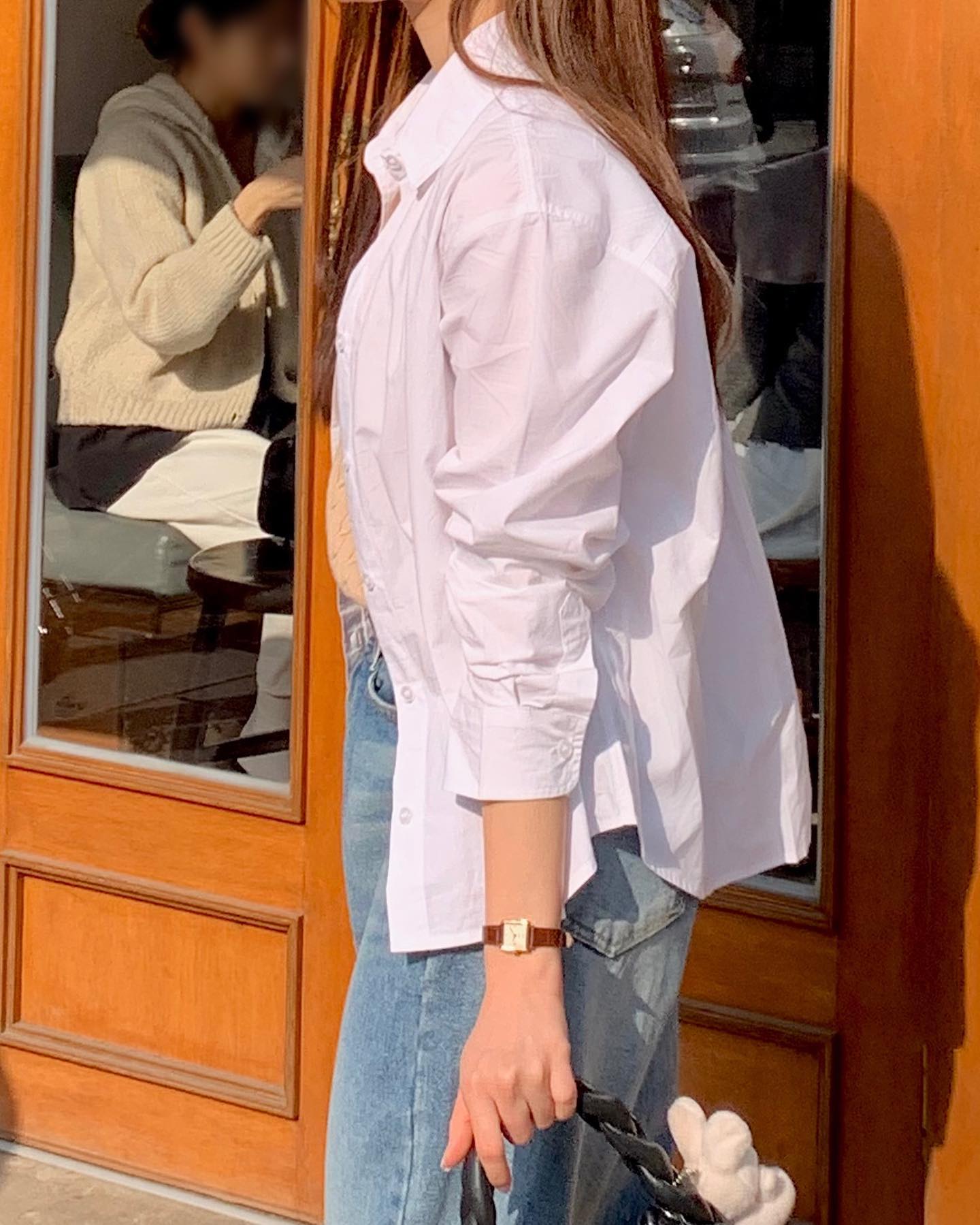 깔끔한 셔츠와 와이드 청바지 입을수 있는 봄이 왔다 🤍🩵 이 청바지는 보는 사람마다 예쁘다고 칭찬 가득한 바지..🫢 셔츠도 아우터로 입어주니 얼마나 편하던지 🤍🤍