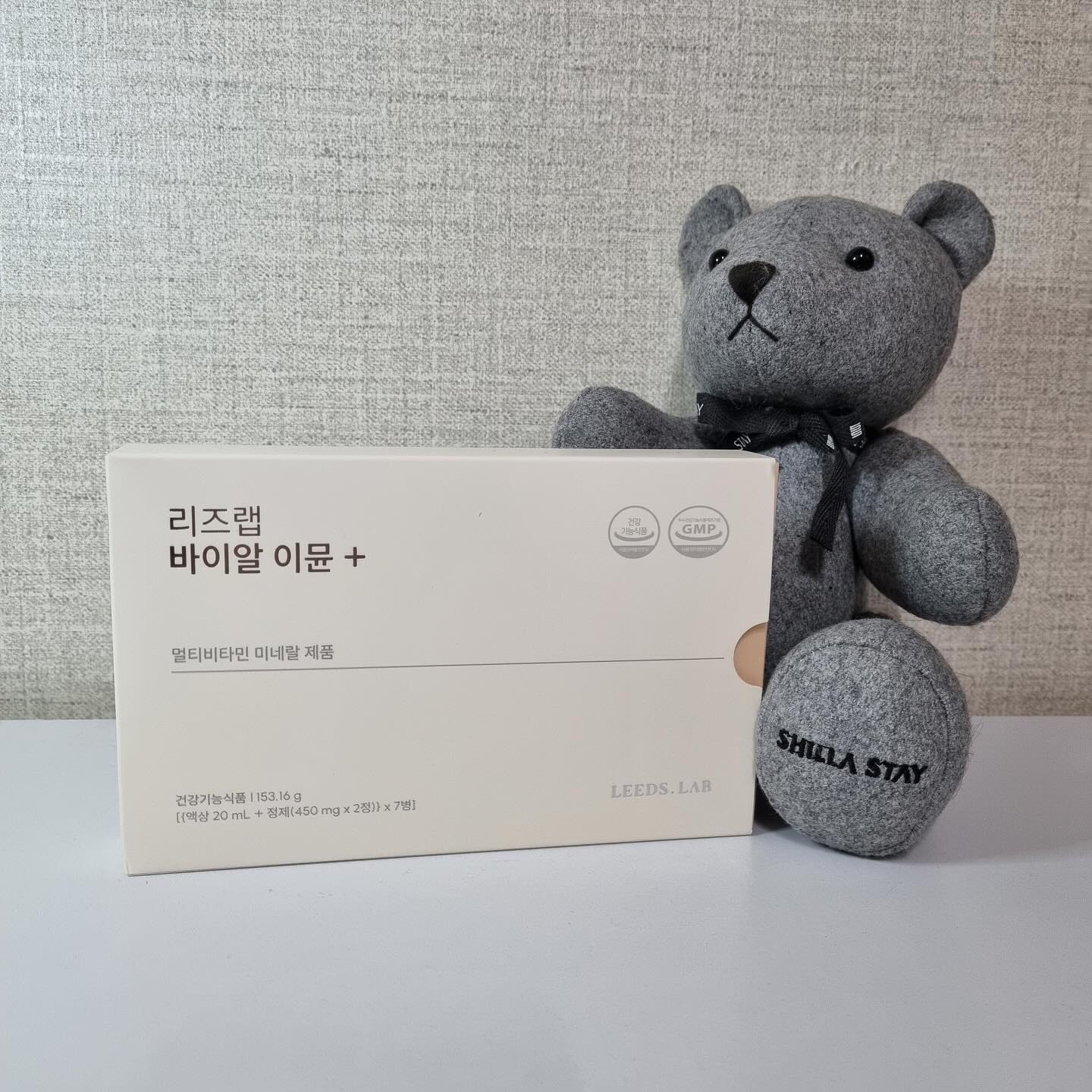#협찬 leedslab.official 

이민정이뮨비타민으로 유명한 리즈랩 바이알 이뮨플러스!!
하루 한병으로 필요한 영양소를 빠르게 채울 수 있는 이뮨비타민이예요

국내 최조 19종에서 22종으로 최다 영양소 함유로 업그레이드 
된 제품으로 22종 함유에도 정제알약의 크기가 작아 목넘김이 편해요

정제와 흡수가 망고맛 빠른 액상비타민으로 휴대가 간편하고 
언제 어디서나 물없이 섭취가 간편한 리즈랩 이뮨비타민으로 
환절기 건강 챙겨보세요

톤앤톤의 예쁜 디자인도 매력적이라 선물용으로도 좋은
리즈랩 이뮨비타민은 오후 2시이전 주문 시 당일 출고되어 다음날 도착하니 주변 지인들에게도 센스만점 선물 해보시길 바래요!!

#리즈랩바이알이뮨플러스 #리즈랩 #바이알이뮨플러스 #이뮨비타민#이뮨비타민추천 #비타민추천 #비타민선물 #이민정비타민 #멀티비타민#비타민선물 #프리미엄비타민