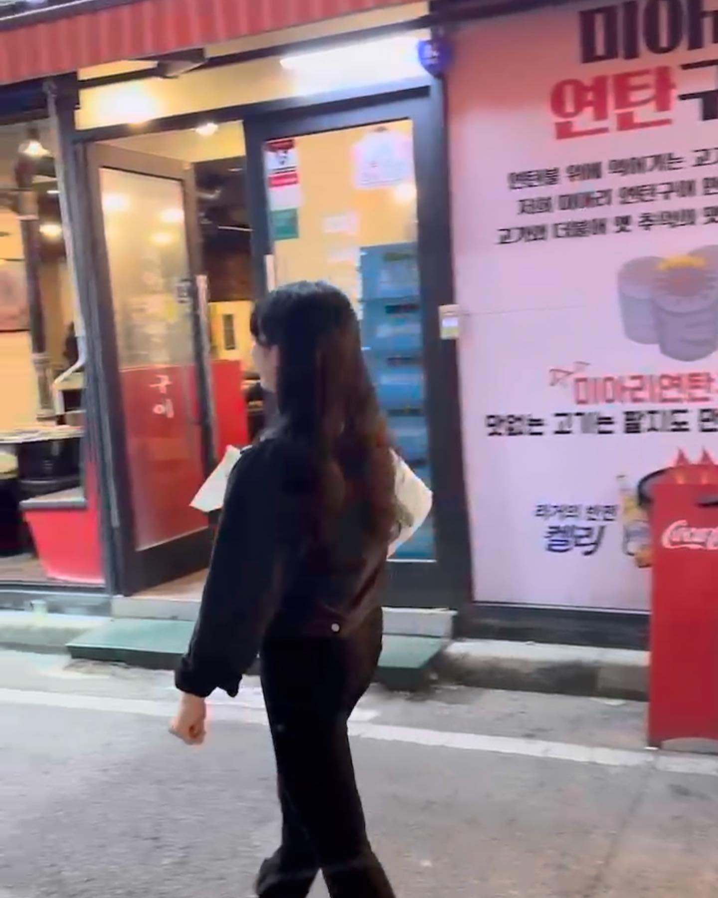 맛잘알 모임 4명이 인정한곳..‼️🙋🏻‍♀️
수완지구 ’미아리 연탄구이‘ 말안해도 아시는 분들은 아시쥬..?! 

개인적으로도 자주 가는 곳인데 이번에 좋은 기회로 또 방문하게되었네요 :)

미식가들이 인정한 고기질✨
냄새나는 고기는 딱 질색인데
여기는 고기상태가 안좋으면 그날 고기를 안판매한다해요 😁

사장님도 친절하시고 계속 챙겨주셔서 감사했습니다 맛은 뭐 훌륭하구여♥️

릴스도 올려놨으니 구경 고고!