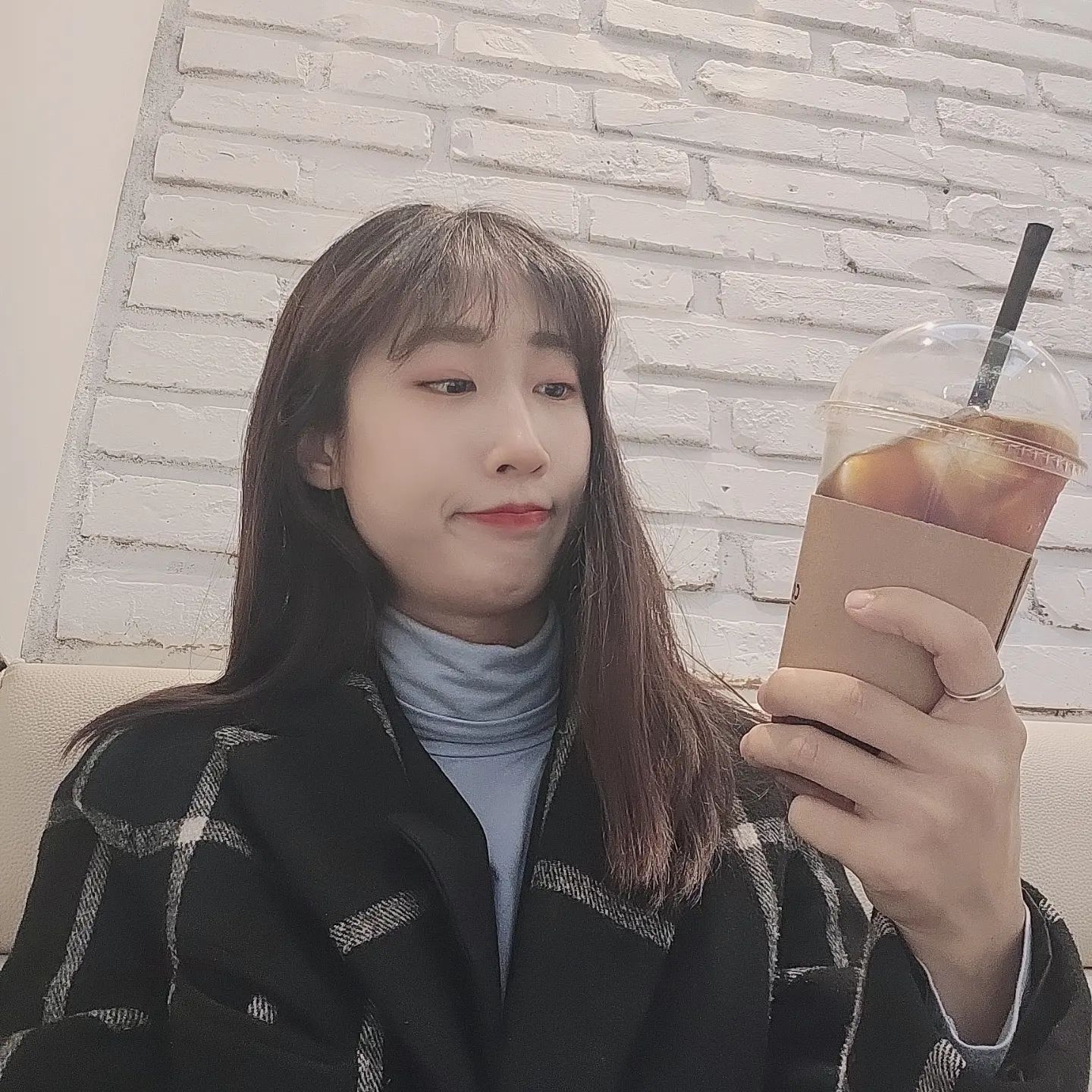 커피 이놈 어디보자 👀 
이벤트를 처음 해보는거라
쪼오끔 생각이 길어지네요ㅎㅎ

내일은 꼭 올려보리라!!
많이 참여해주시면 좋은데
걱정이 되네요🫣

저는 커피한잔 했으니
밥을 먹어볼게요 🍚!!
요즘 더 밥순이되서 큰일이에용😂
울님들은 목요일 잘 보내셨나용??
.
.
.
.
.
#아메리카노한잔 #몬누누 #이벤트준비 #목요일밤 #커피한잔 #유토피안 #밥순이 #맞팔은디엠 #선팔환영 #맞팔선팔 #셀카그램 #셀카투척