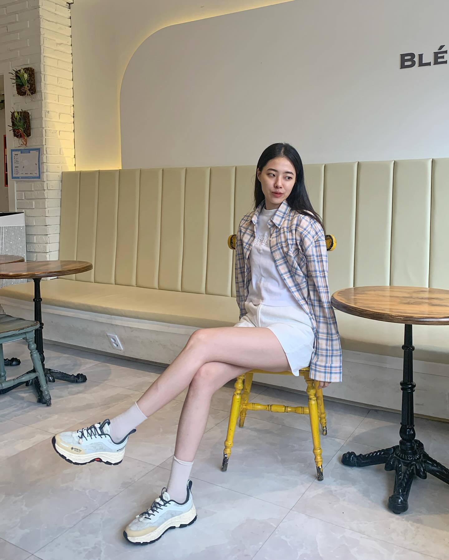 #광고 kijiko_official 

🤍KIJIKO 2024 NEW Season 🖤

귀여운 키지코 오버핏 체크셔츠, Cotton 100%로 소재는 부드럽고 하늘하늘해서 봄여름에 입기 딱 좋아요. 모두 클로징해서 하의에 집어넣거나 다 풀고 간절기 아우터처럼 입는 것도 👍👍파스텔톤의 색감은 봄과 찰떡🌷

 

🩵 Cchek Pocket overfit shirt Blue

 ㅤㅤ
———————————————️ 

#키지코 #kijiko #체크셔츠 #체크남방 #오버핏 #오버핏셔츠 #오버핏남방 #체크셔츠코디 #체크셔츠남방