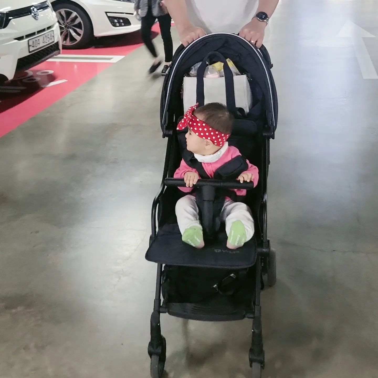 태어나서 첨가본 이케아 많이 낯섬😭😭
엄빠 맘마먹는게 맘에 안드나봄ㅋㅋㅋ
아빠가 수건으로 놀아줌👍❤️
#부산가볼만한곳 #이케아동부산점 #이케아