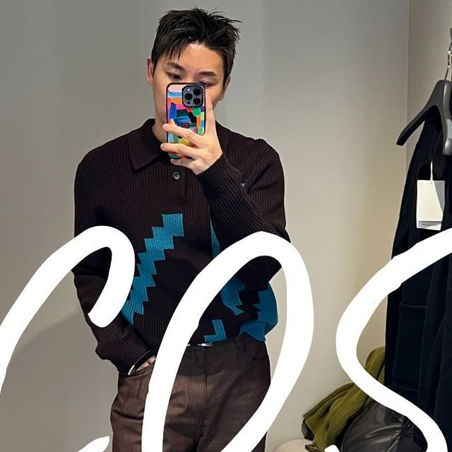 🗂️테드의 TMI on Instagram: "23.12.02 오늘의 TMI는? 🗂️ COS 신상 ‘사진으로’ 털고 왔어요👀 모두의 COS겠지만 COS는 정말 최고로 애정하는 브랜드 중 하난데요. 개인적으로 미니멀 무드를 넘