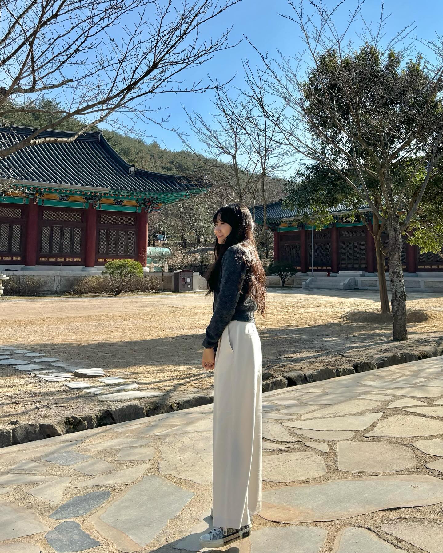 #협찬 미쏘 핏업팬츠! 단순히 통이 큰 와이드가 아닌 날씬해보이는 효과를 준 와이드팬츠인데요,
160, 165 두가지 버전이 있는데 저는 161이라 160버전으로 입어봤어요!
무료배송&무료반품에 2장 이상 구매 시 추가 할인까지!! 놓치지마세요😚
.
#미쏘티디 #mixxo #핏업팬츠 #핏업슬랙스 #미쏘바지 #미쏘핏업 #미쏘무신사 #MIWTWE330A