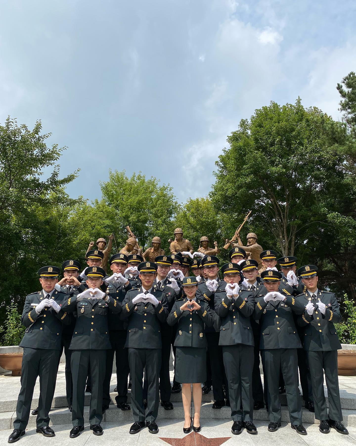 멋있게 임관한 22-3기 고생했어!❤️