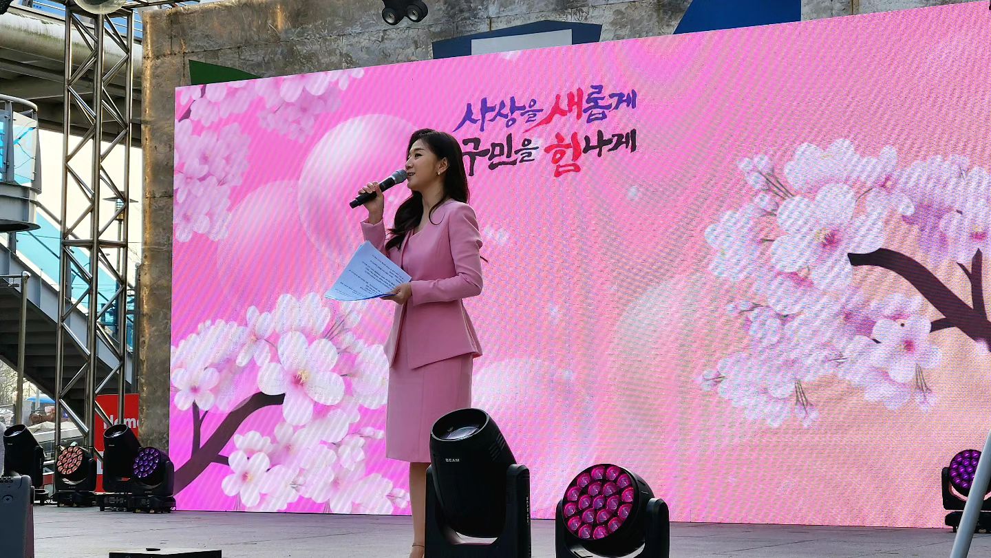 #벚꽃축제 #사상구

엊그제 #낙동강정원벚꽃축제 에 사회자로 다녀 온 것 같은데 벌써 두 달이 되어가다니😄 4,5월도 육아와 함께 으쌰으쌰!! 잘 보내고 있답니다~^^ 이 날 정말 너무 추웠어서 무릎까지 달달달 떨렸지만~~ 마무리까지 완벽하게 클리어!!🌸 

믿고 또또또 불러주신 멋진 대표님과~~ 또 급한일정에두 정성껏 도와주신 _with.official 대표님 정말 감사합니다❤️ 두 분이 계셨기에 멋진 행사에서~~ 또 예쁜 의상으로^^ 행사 진행 잘 할 수 있었습니당😄 정말 감사합니다~~~!!💕

#사상구 #행사진행 #행사사회 #최성이 #최성이아나운서 #벚꽃축제 #벚꽃음악회 #아나운서사회 #🎤 #부산행사