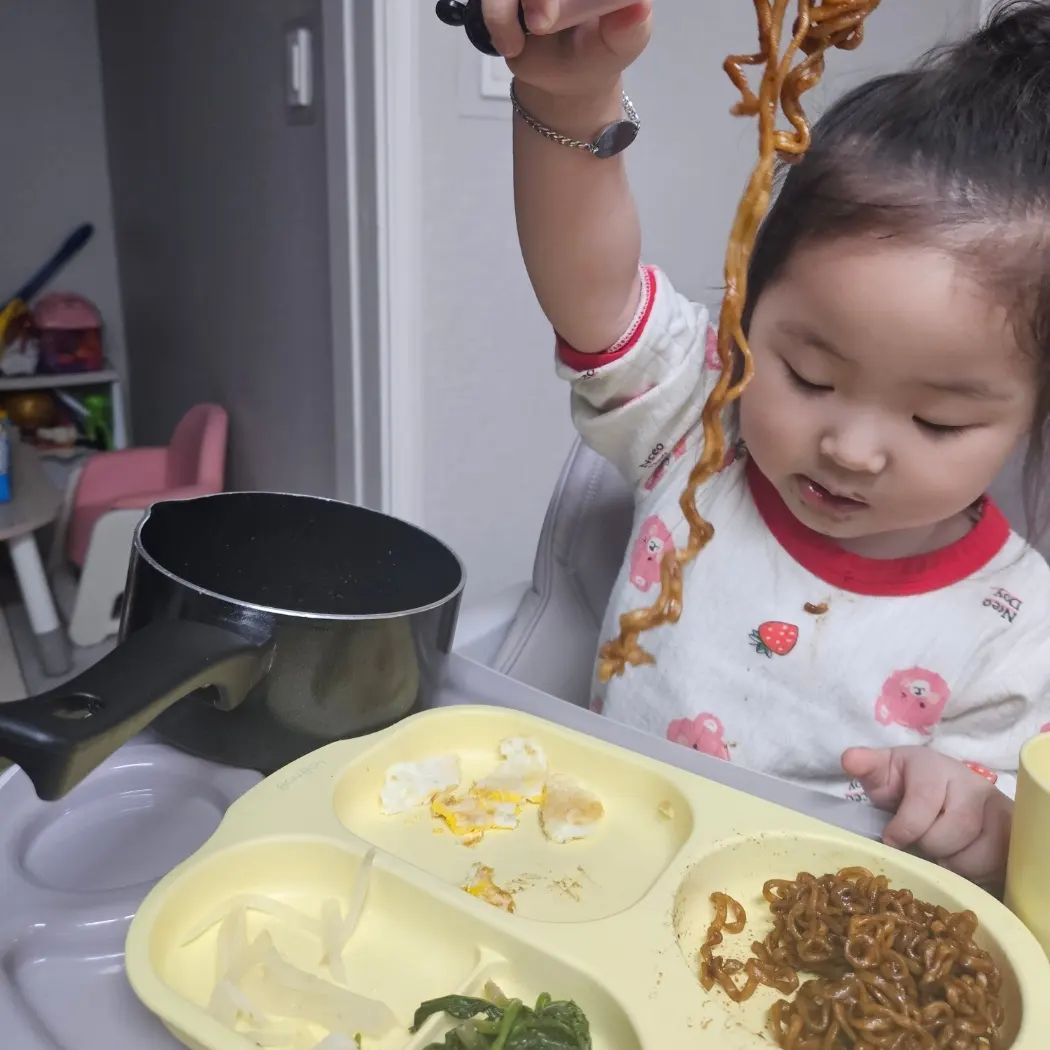 내새꾸 잘먹어서 좋아🍝
근데 마니 배고팠어...?
부족해...??🤣🤣🤣🤣