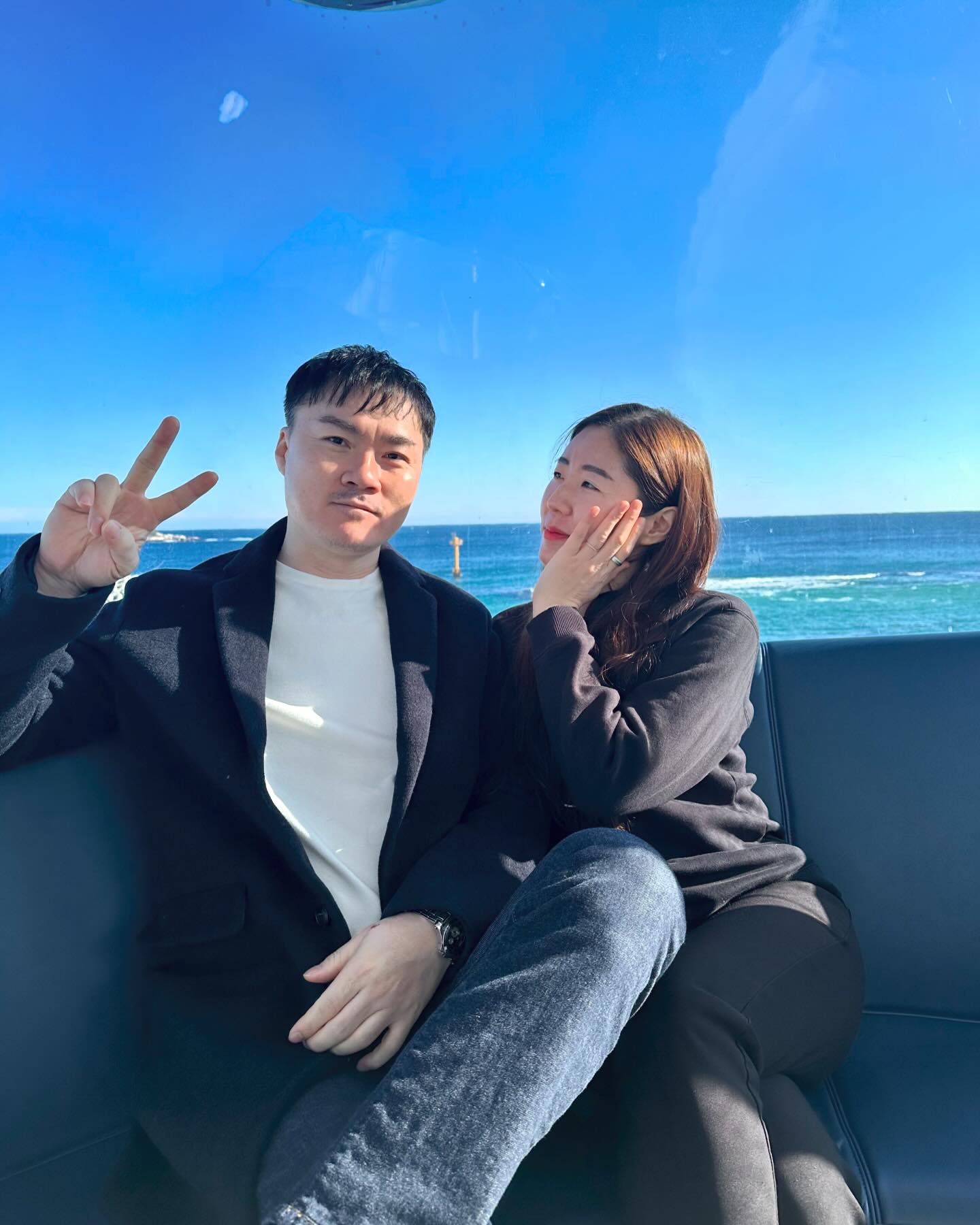 🚠
#20240106

서현이가 타고 싶었다는 대관람차☺️
날씨가 좋아서 바다도 잘 보이고 설악산도 보이고
속초를 한눈에 볼 수 있어서 좋다아🧡
밤에 와서 타도 이쁘겠다
첫번째 사진은 서현이가 찍어준 우리의 모습🫰

#강원도#속초#속초아이#대관람차