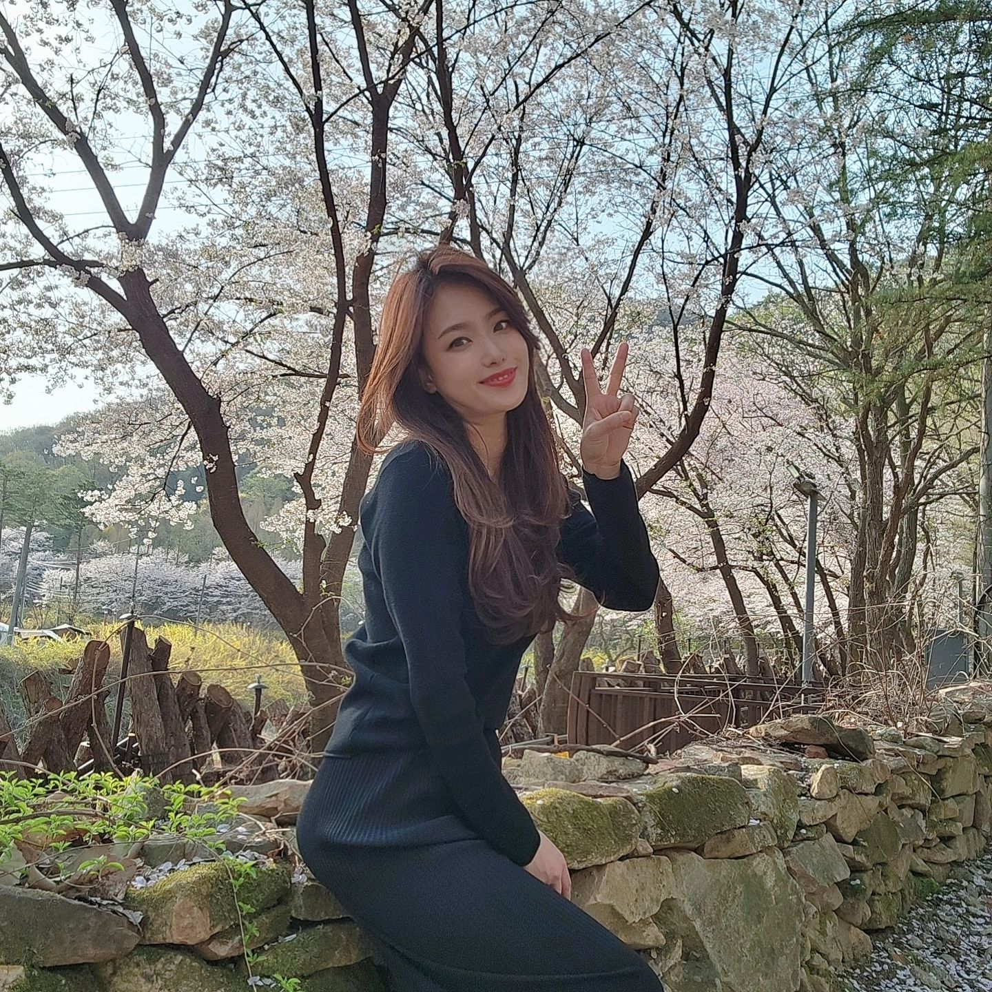 캠핑🌸

날씨때문인지 평화롭당~~
벚꽃이 눈처럼 내리는데 너무 예뿜
올해 마지막 벚꽃구경🥰

#상소오토캠핑장 #상소동산림욕장🌲
#텐트치다지침 #다음부터는글램핑으로
#처음이자마지막 #우리의캠프닉