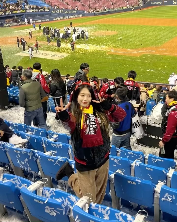 ⠀⠀⠀⠀⠀⠀⠀⠀⠀⠀⠀⠀⠀⠀⠀⠀
⠀⠀⠀⠀⠀⠀⠀⠀⠀⠀⠀⠀⠀⠀⠀⠀
우승 처음 해봐서 신난 사람 맞습니다
예 - 에 !!! 

이 순간을 위해 코시 전 경기 직관 했찌 🫶🏻
엘지팬하길 참 잘했다 
절대 잊지 못해 #20231113 

내년에 또 하자 #우승 #V4
⠀⠀⠀⠀⠀⠀⠀⠀⠀⠀⠀⠀⠀⠀⠀⠀ 
⠀⠀⠀⠀⠀⠀⠀⠀⠀⠀⠀⠀⠀⠀⠀⠀ 
⠀⠀⠀⠀⠀⠀⠀⠀⠀⠀⠀⠀⠀⠀⠀⠀ 
#LG트윈스 #LGTWINS #엘지트윈스
#정규시즌우승 #한국시리즈우승 #통합우승 #챔피언
#무적LG #무적엘지 #2023 #V3
