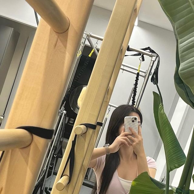 𝕁𝕚 𝕪𝕠𝕦𝕟𝕘 ᙏ̤̫ on Instagram: "연휴 끝나고 다시 일상복귀 ! 예쁜 옷 입고 운동 완료 -⭐️ 최애 운동복중 하나인 그란데라인 🤍 평소 자주 입던 그란데라인 레깅스와 다르게 👉